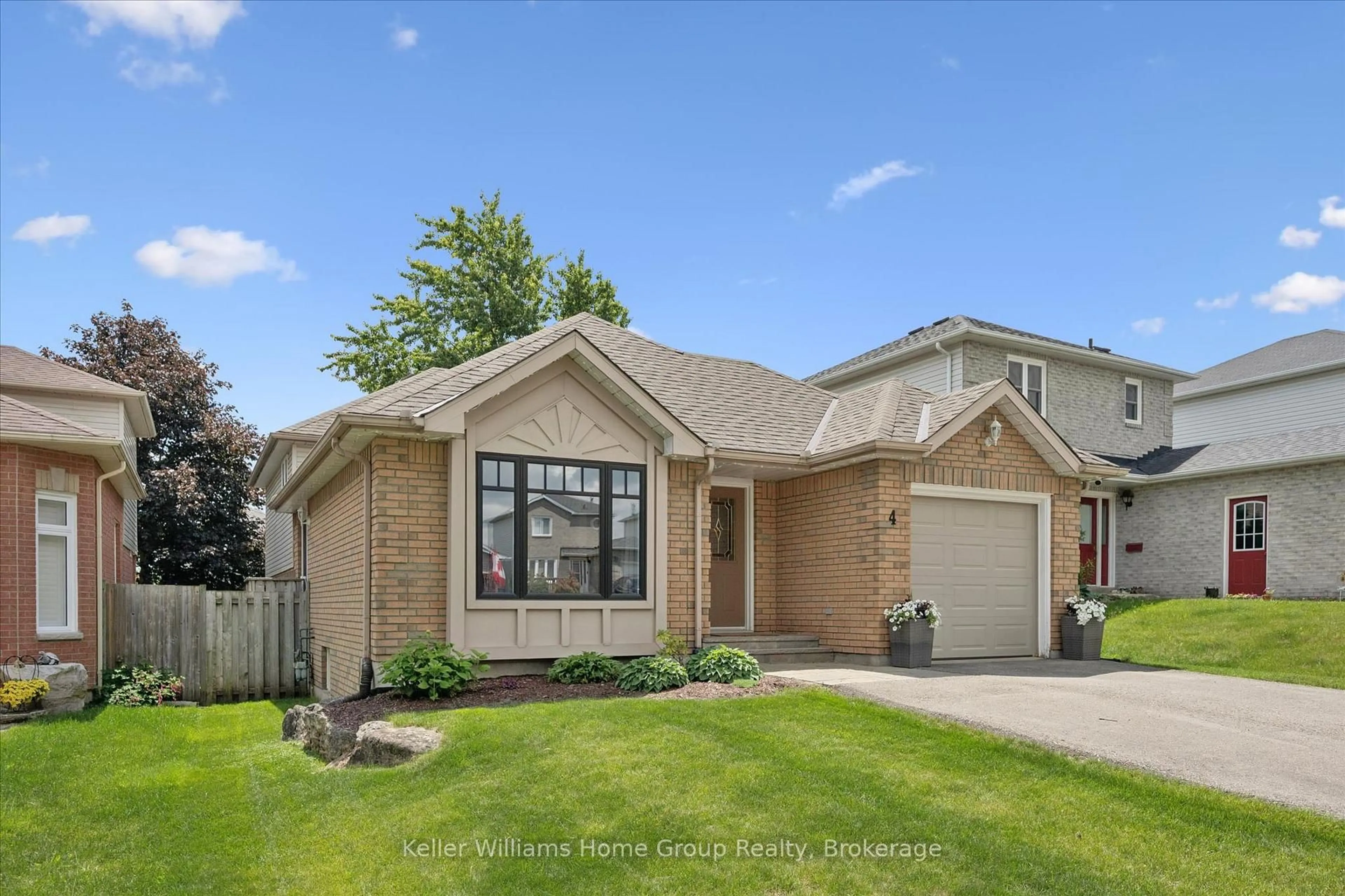 Home with brick exterior material, street for 4 Eastview Cres, Orangeville Ontario L9W 4X3