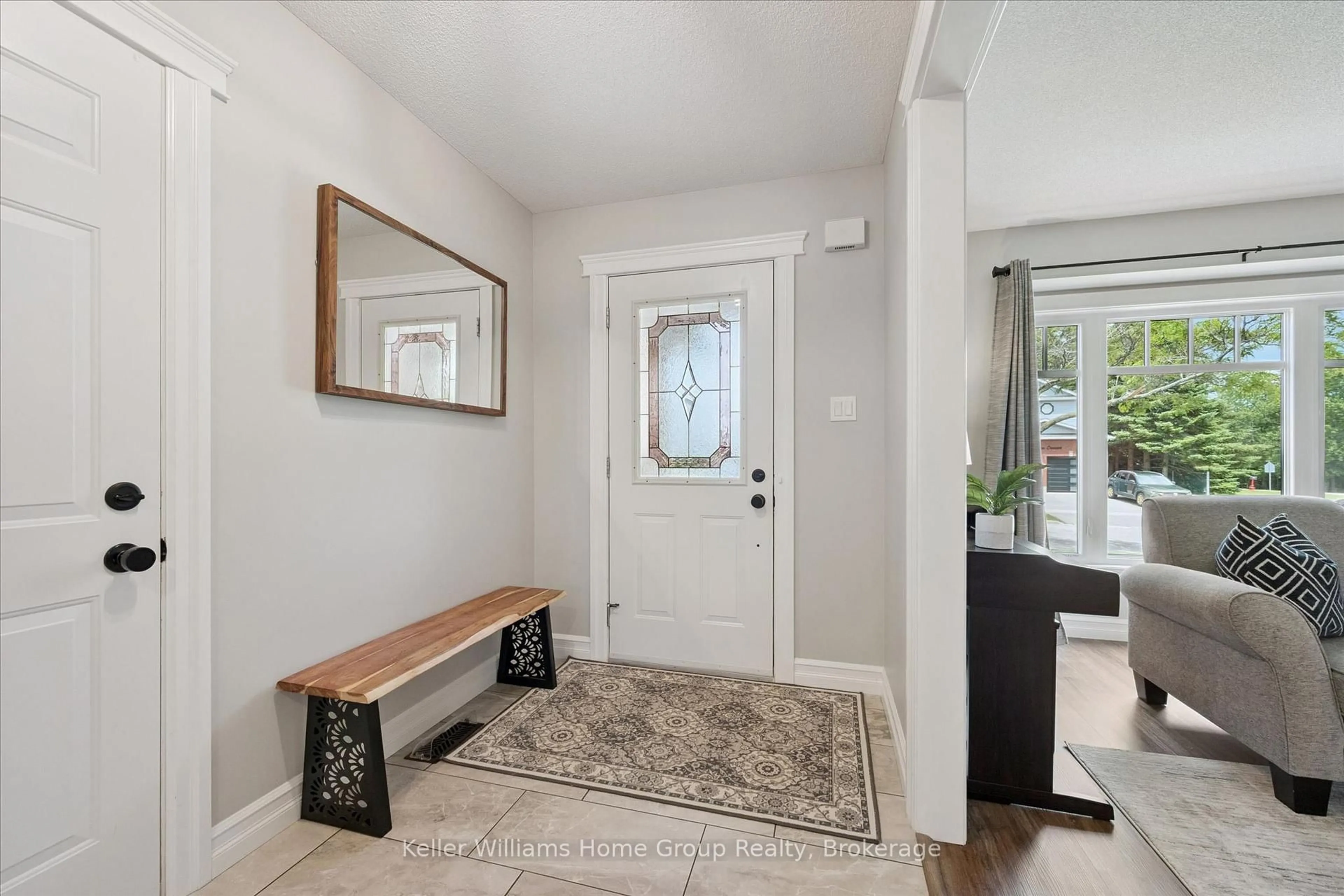 Indoor entryway for 4 Eastview Cres, Orangeville Ontario L9W 4X3