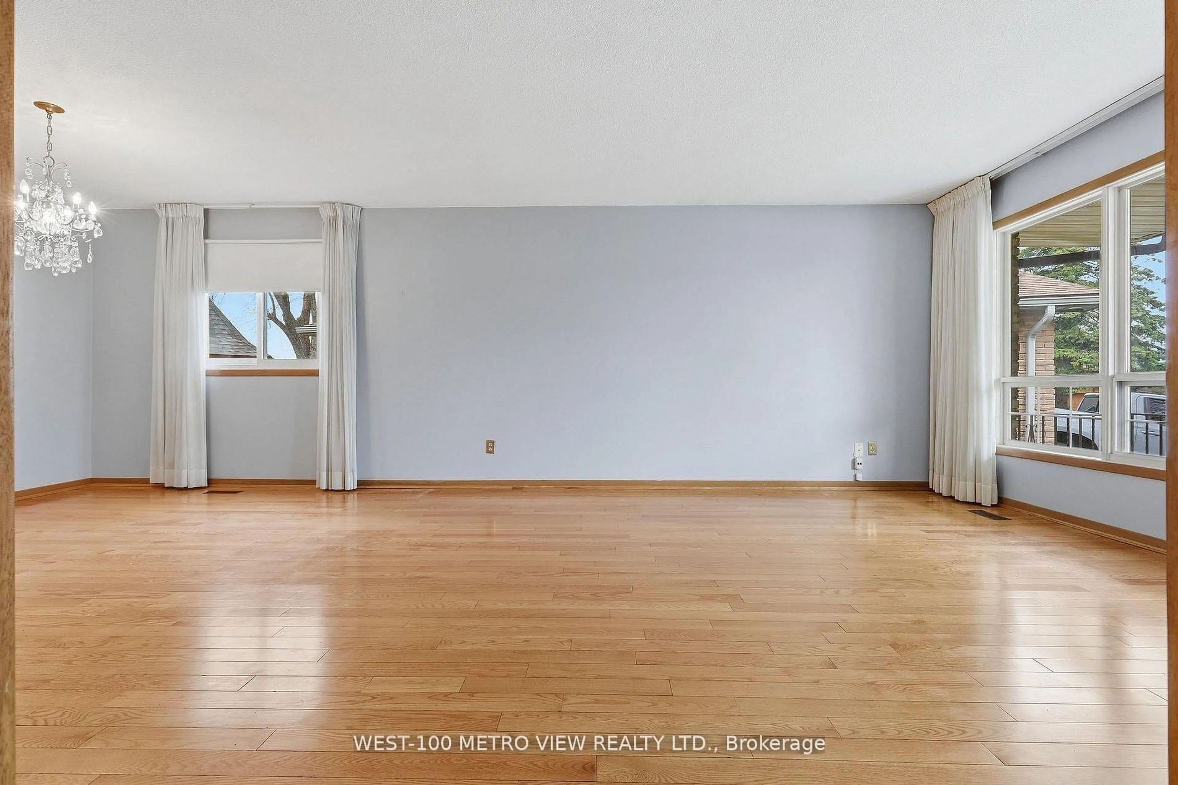 A pic of a room for 3099 Bentworth Dr, Burlington Ontario L7M 1V9