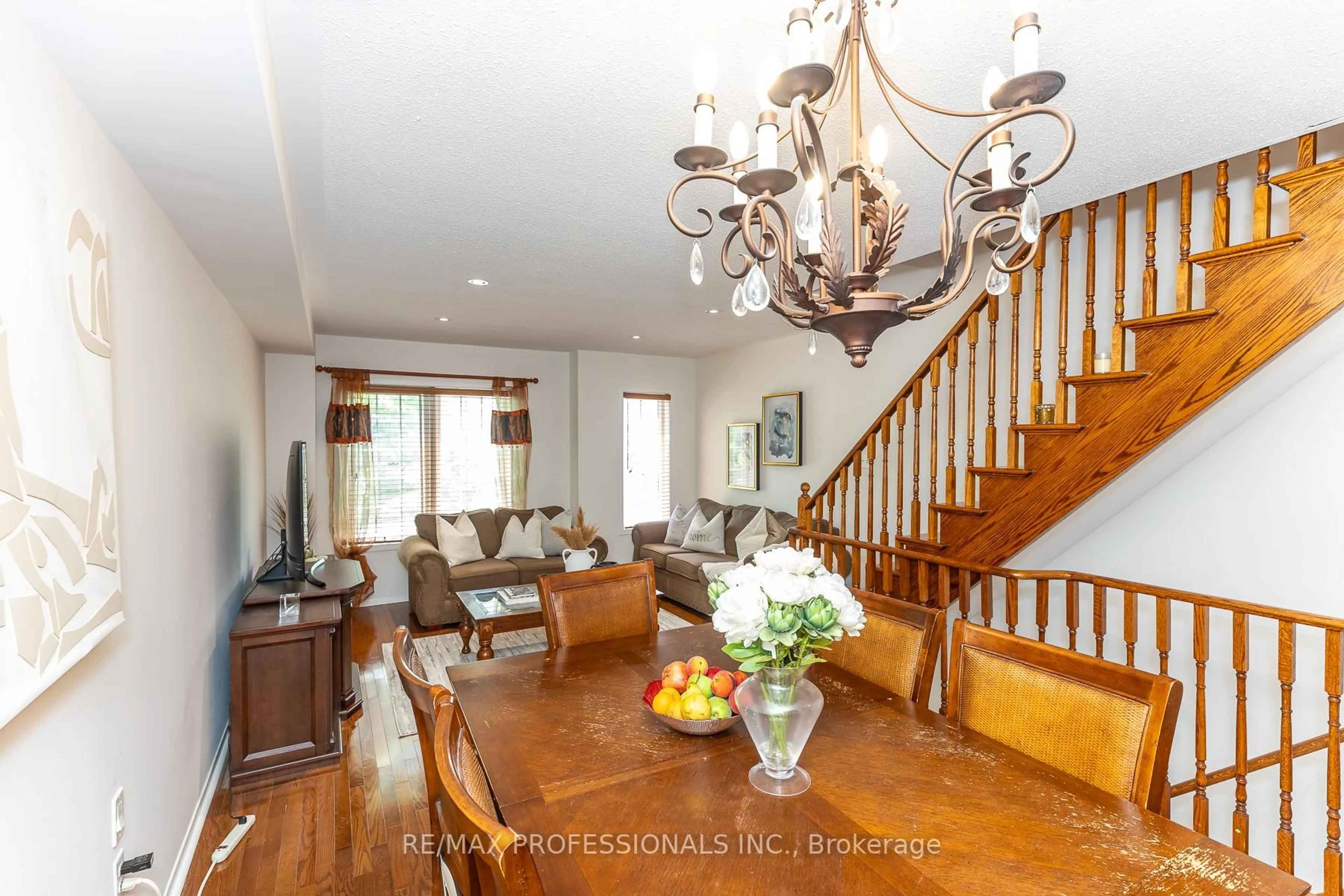 Dining room, wood/laminate floor for 45 Weston Rd, Toronto Ontario M6N 5H3