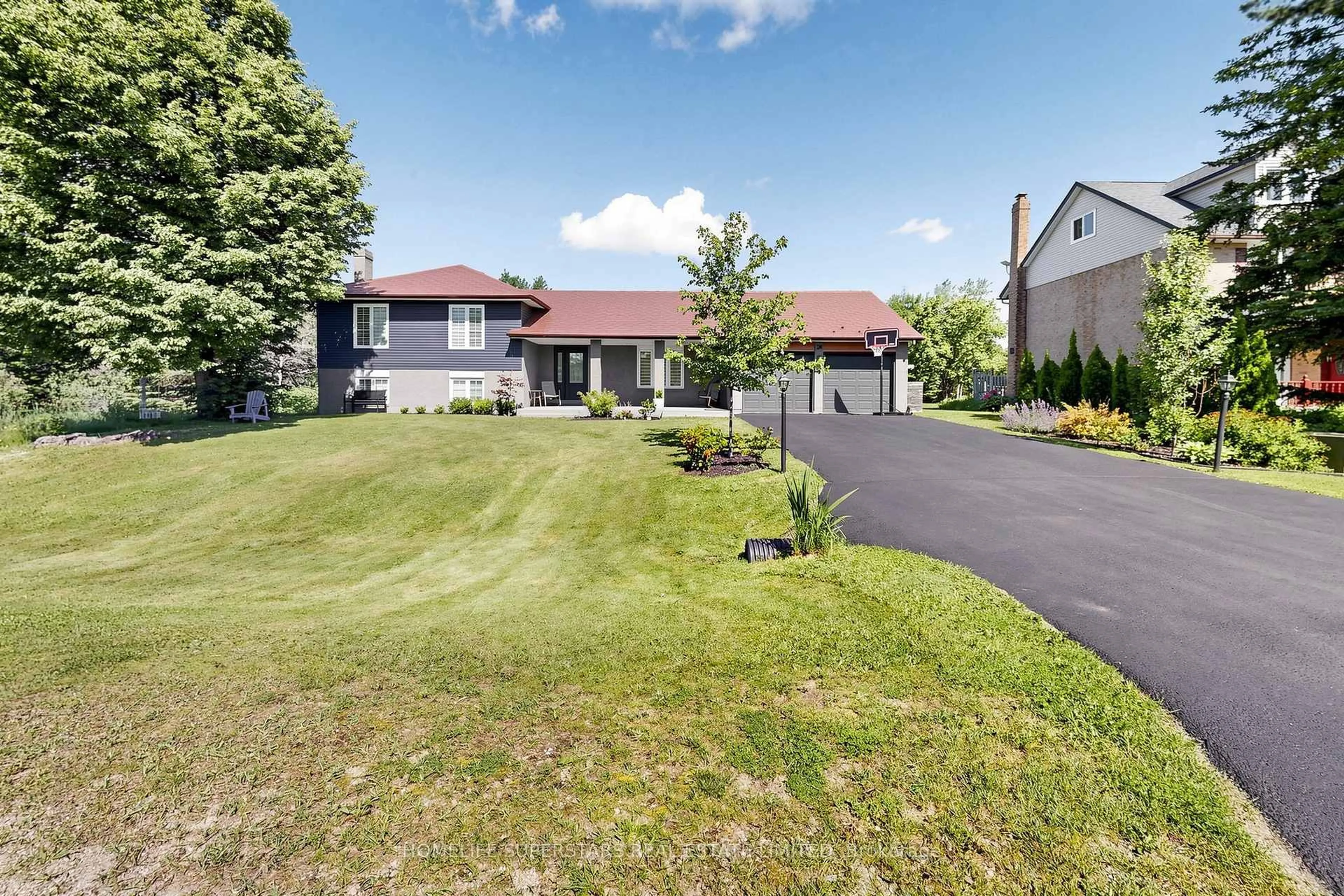 A pic from outside/outdoor area/front of a property/back of a property/a pic from drone, unknown for 24 Mcgregor Dr, Caledon Ontario L7K 0B2