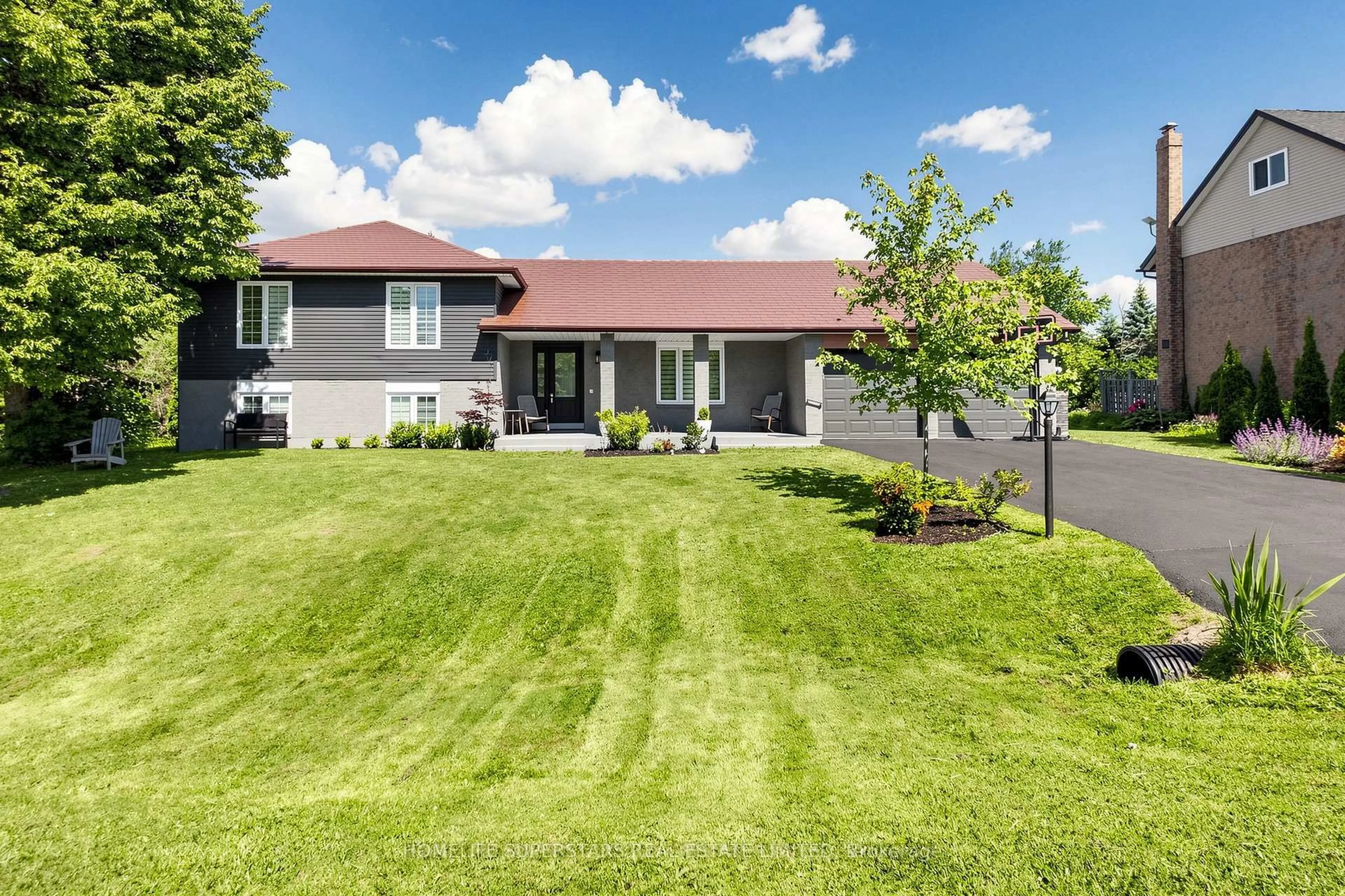 A pic from outside/outdoor area/front of a property/back of a property/a pic from drone, unknown for 24 Mcgregor Dr, Caledon Ontario L7K 0B2