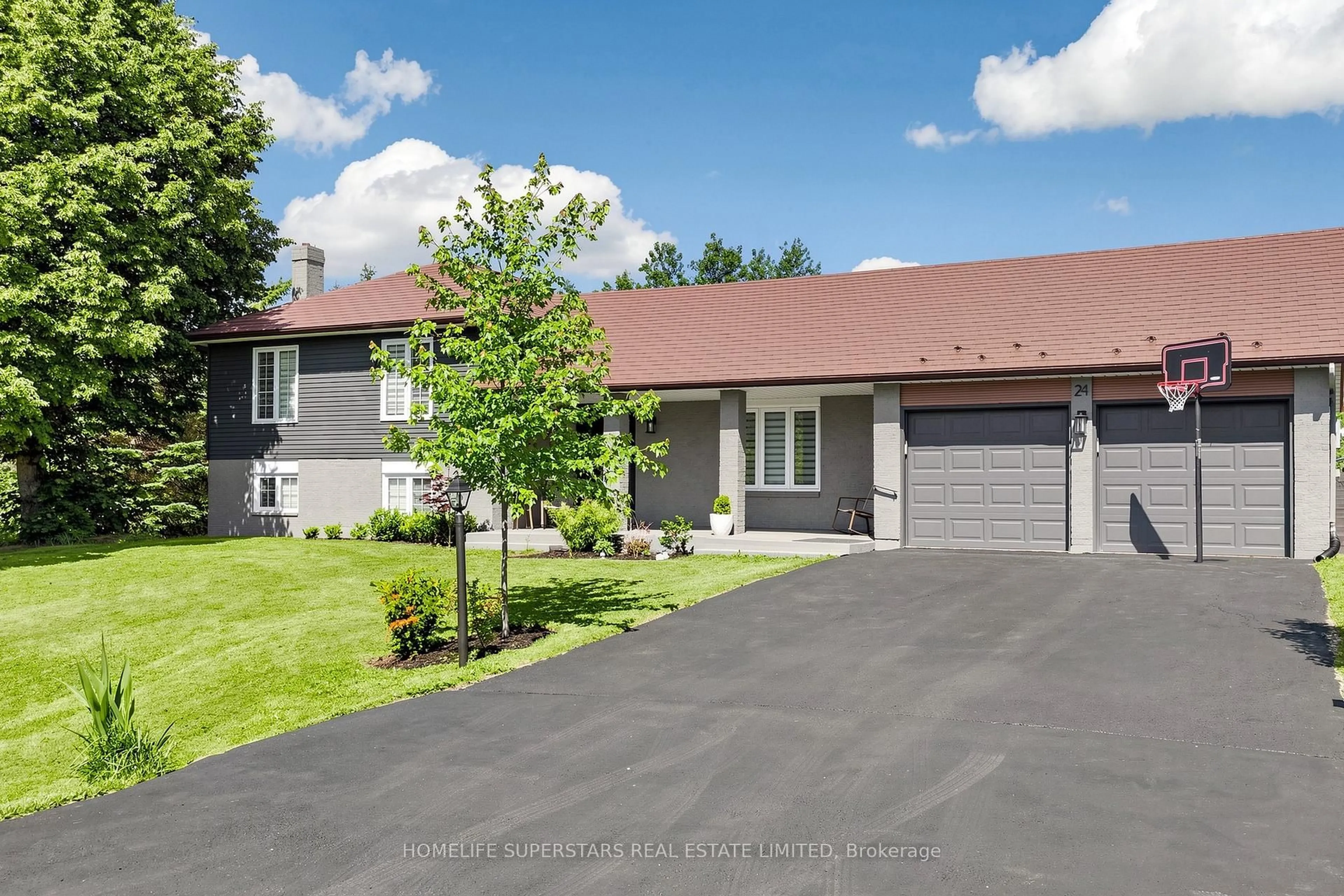 Home with vinyl exterior material, street for 24 Mcgregor Dr, Caledon Ontario L7K 0B2