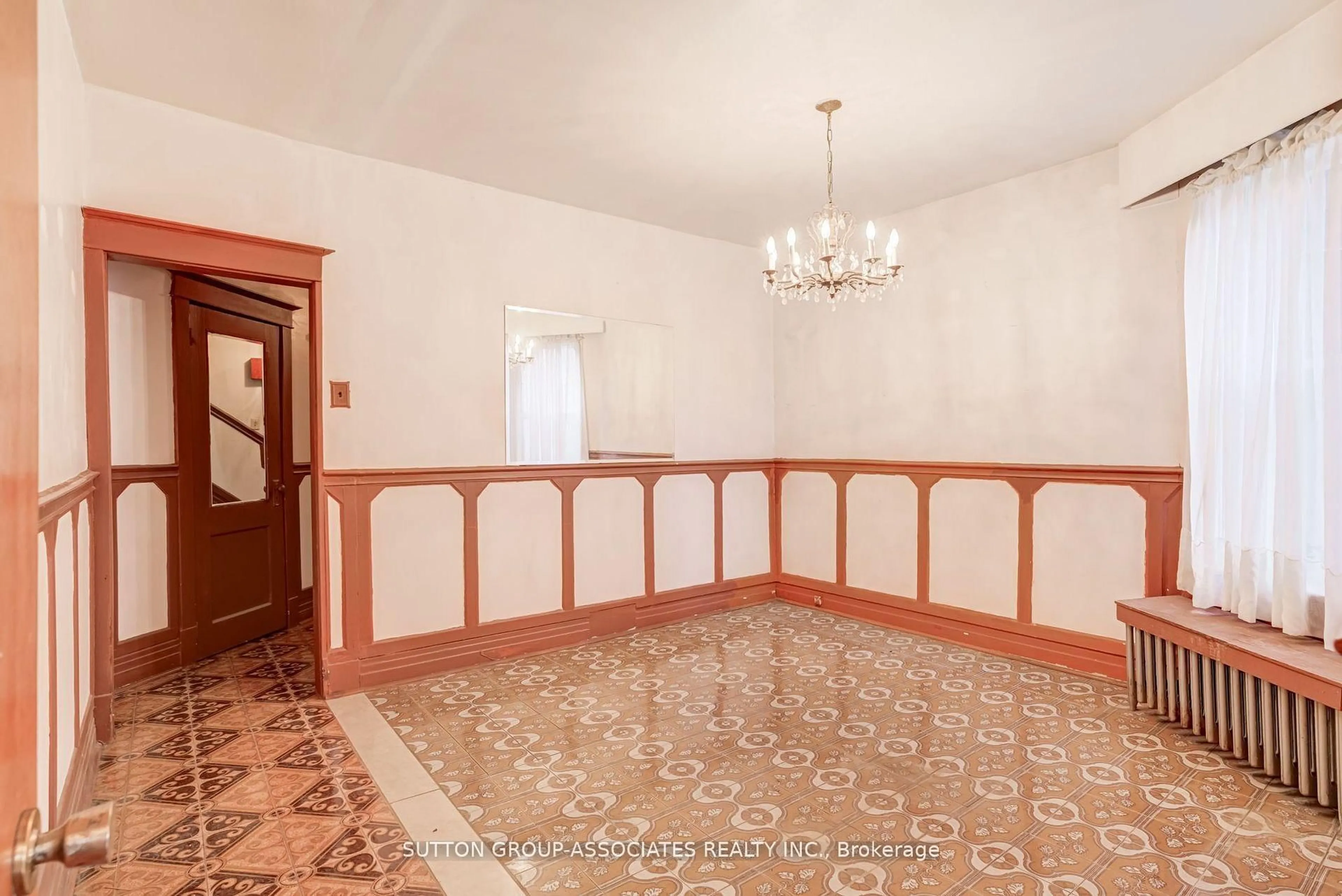 Indoor foyer for 97 Pendrith St, Toronto Ontario M6G 1R8