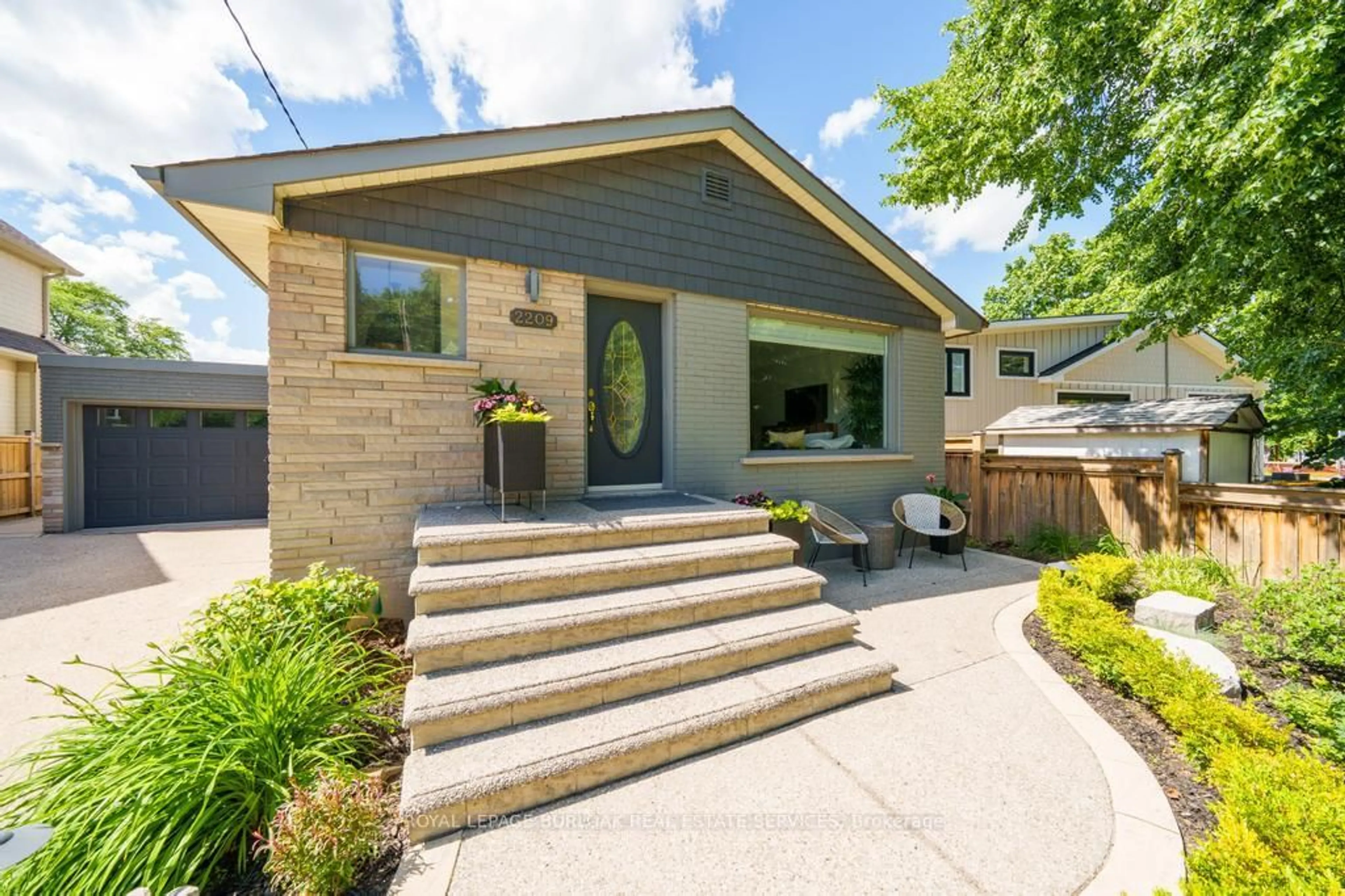 Home with brick exterior material, street for 2209 Caroline St, Burlington Ontario L7R 1M4