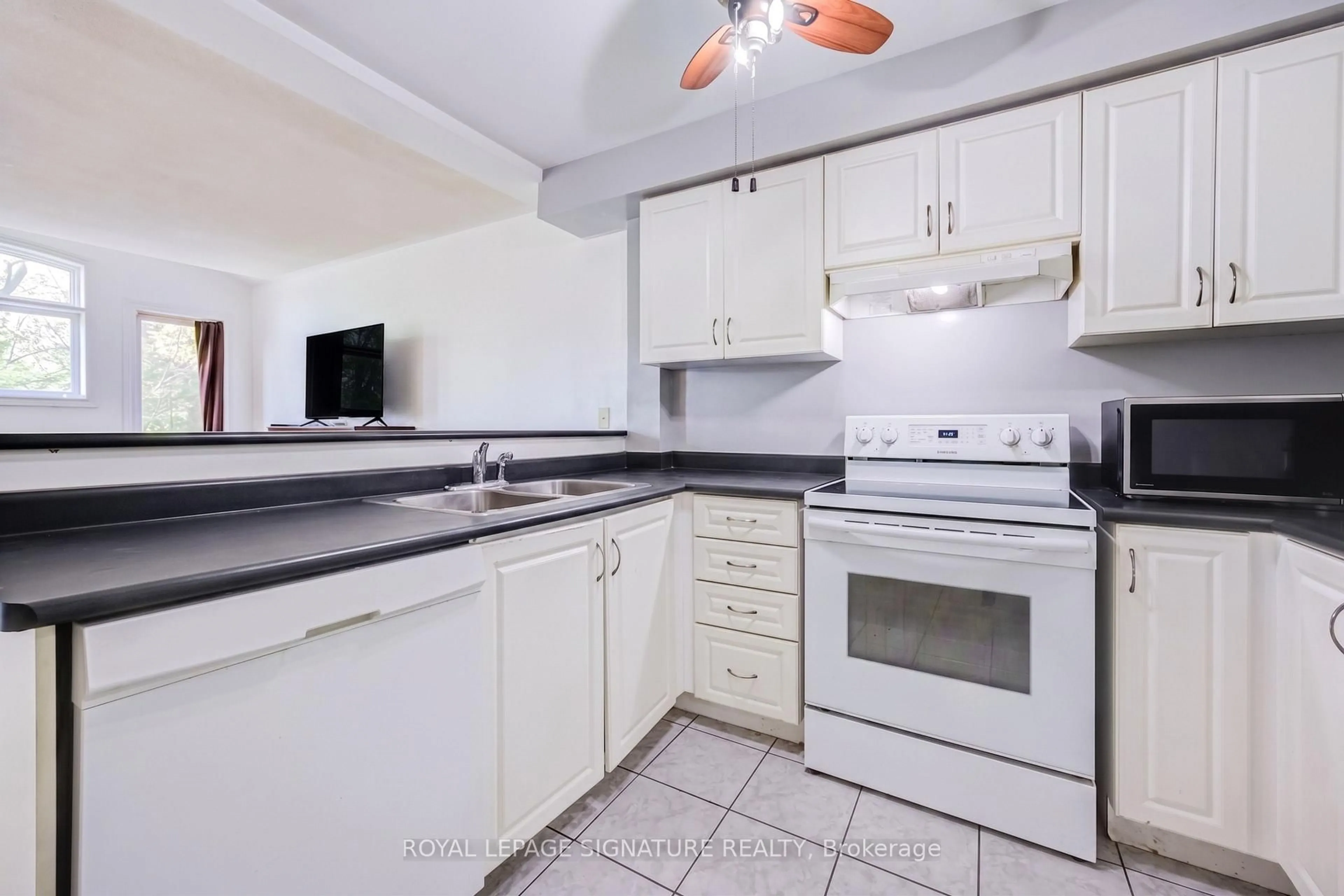 Standard kitchen, unknown for 42 Corvette Crt, Brampton Ontario L7A 2H8