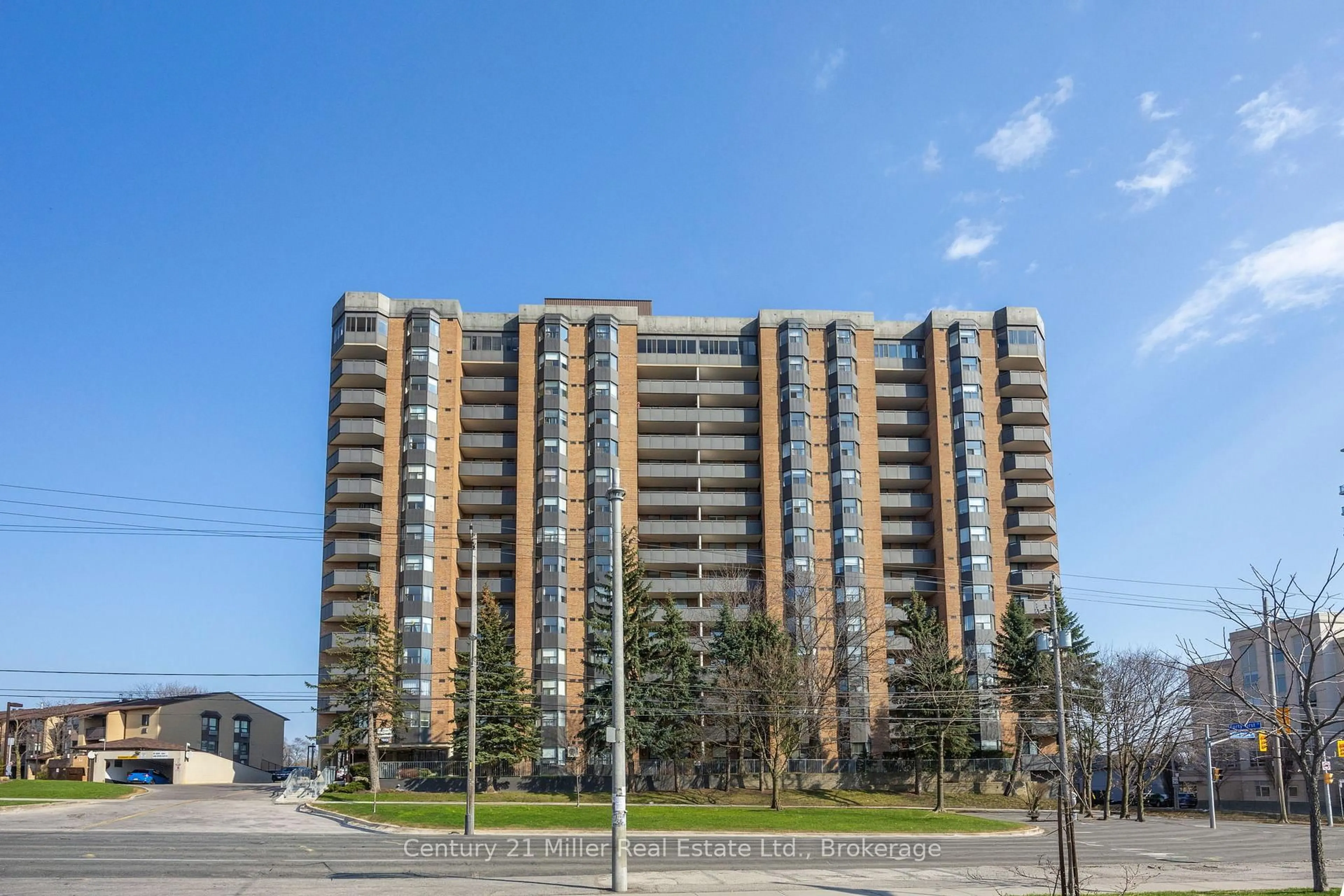 A pic from outside/outdoor area/front of a property/back of a property/a pic from drone, building for 3845 Lake Shore Blvd #411, Toronto Ontario M8W 4Y3