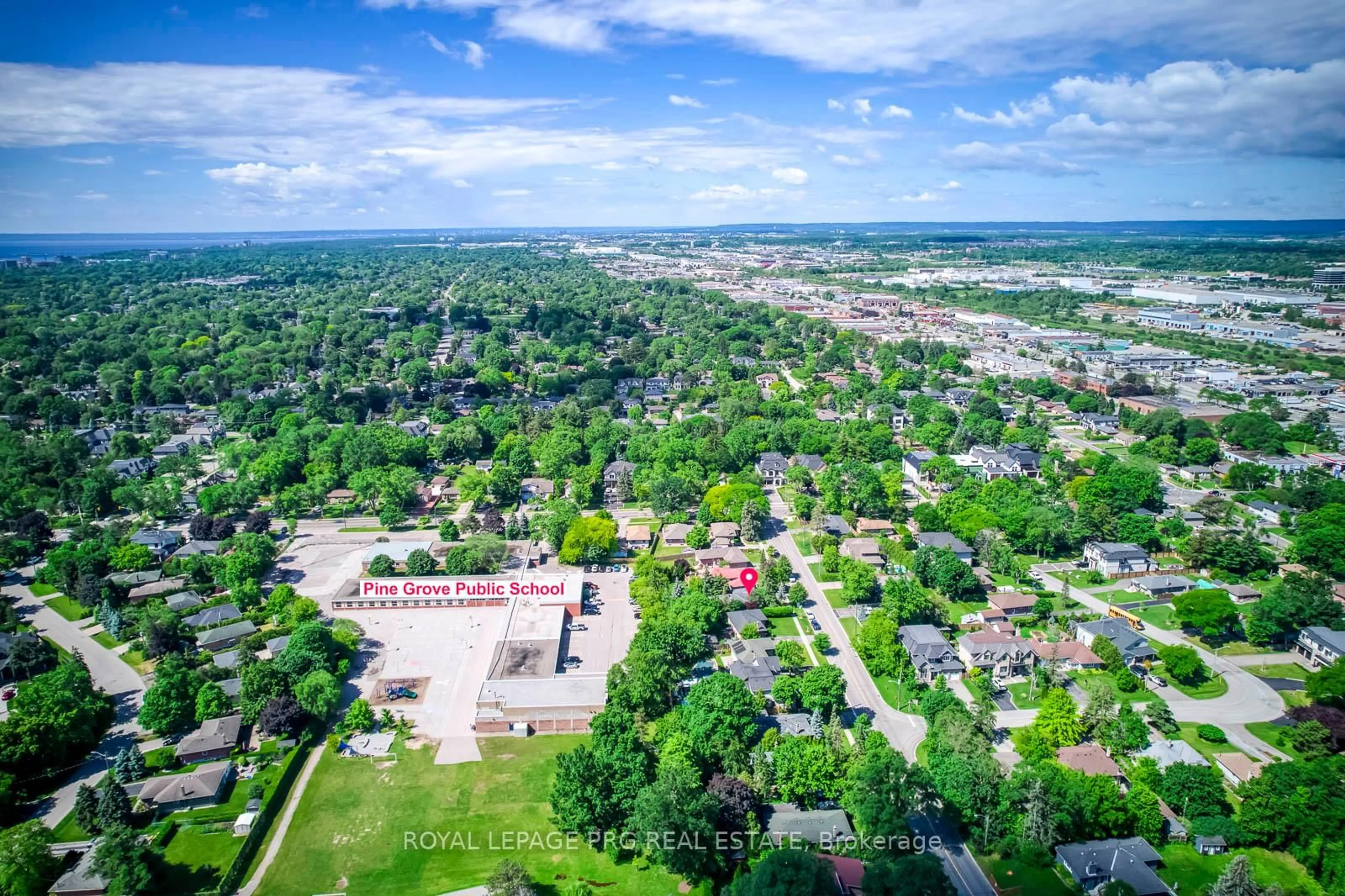 A pic from outside/outdoor area/front of a property/back of a property/a pic from drone, unknown for 598 Wildwood Dr, Oakville Ontario L6K 1V3