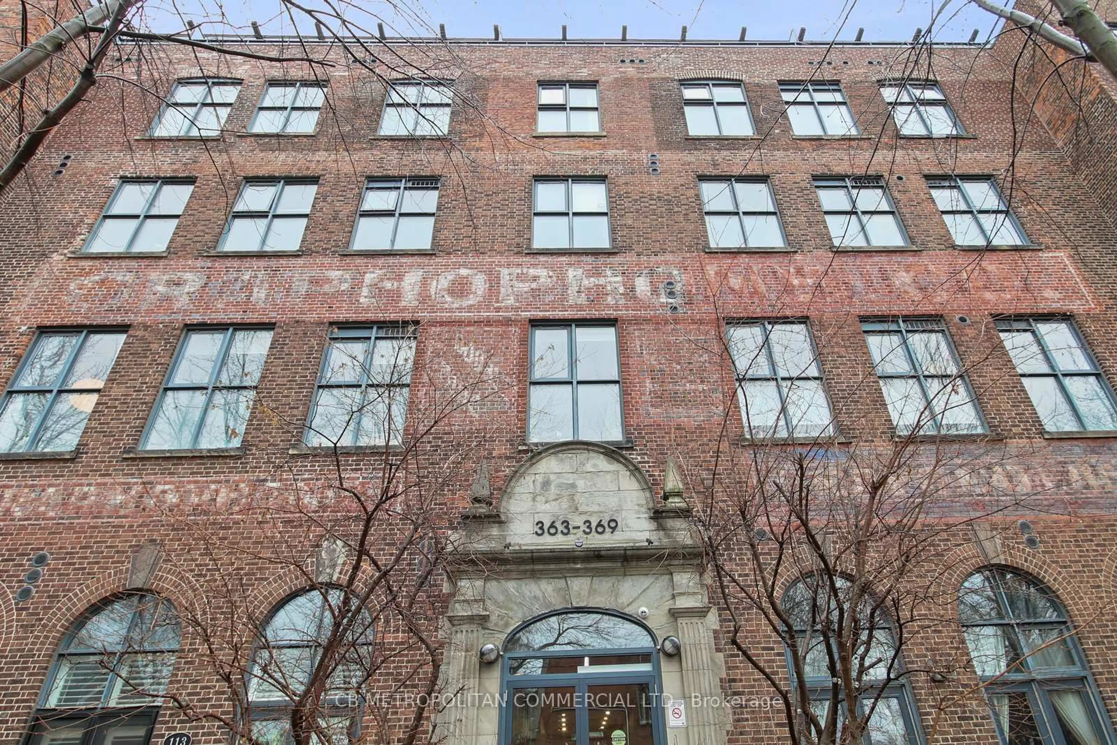 Indoor foyer for 363 Sorauren Ave #405, Toronto Ontario M6R 3C2