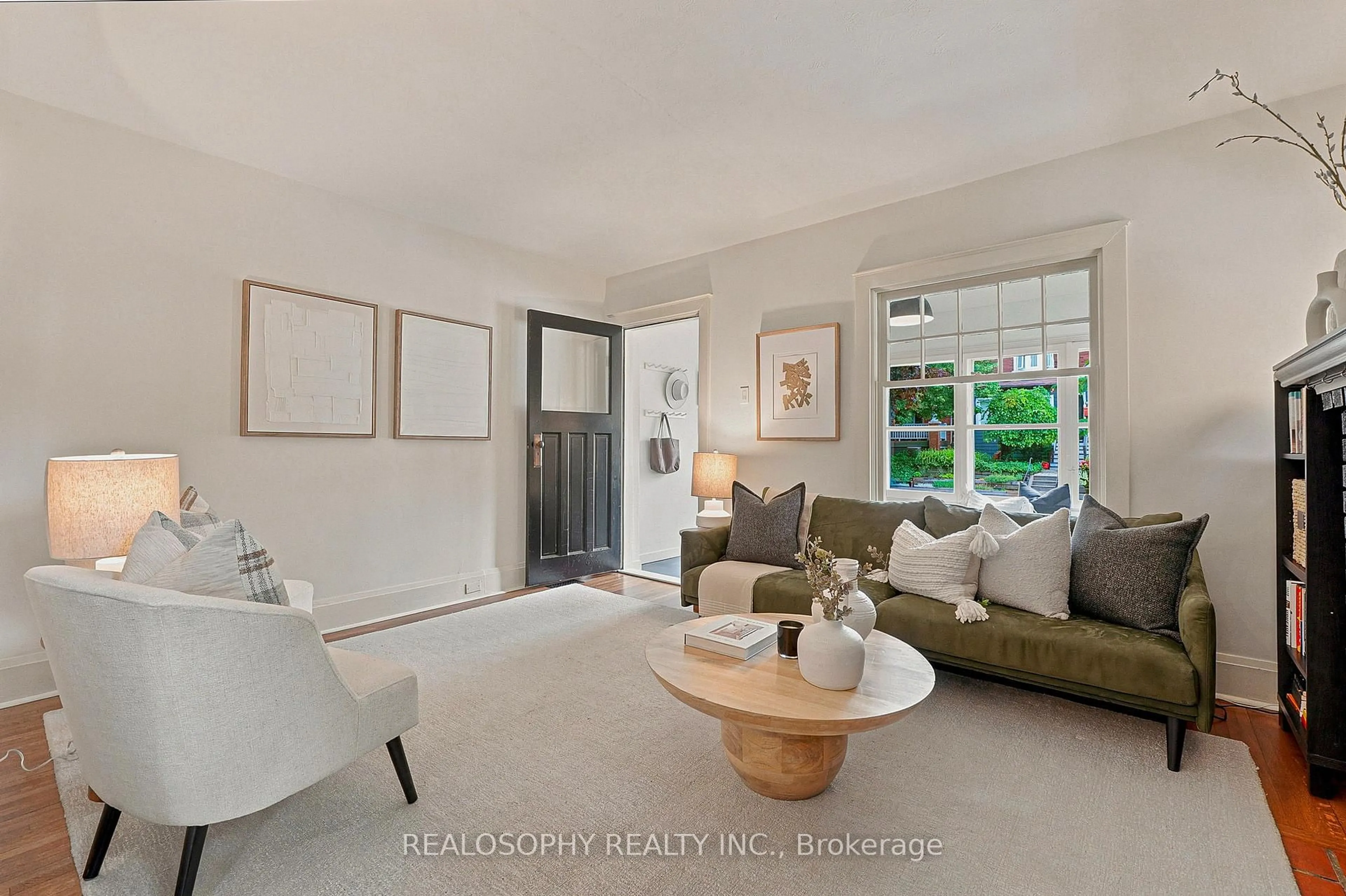 Living room with furniture, unknown for 44 Gilmour Ave, Toronto Ontario M6P 3A9