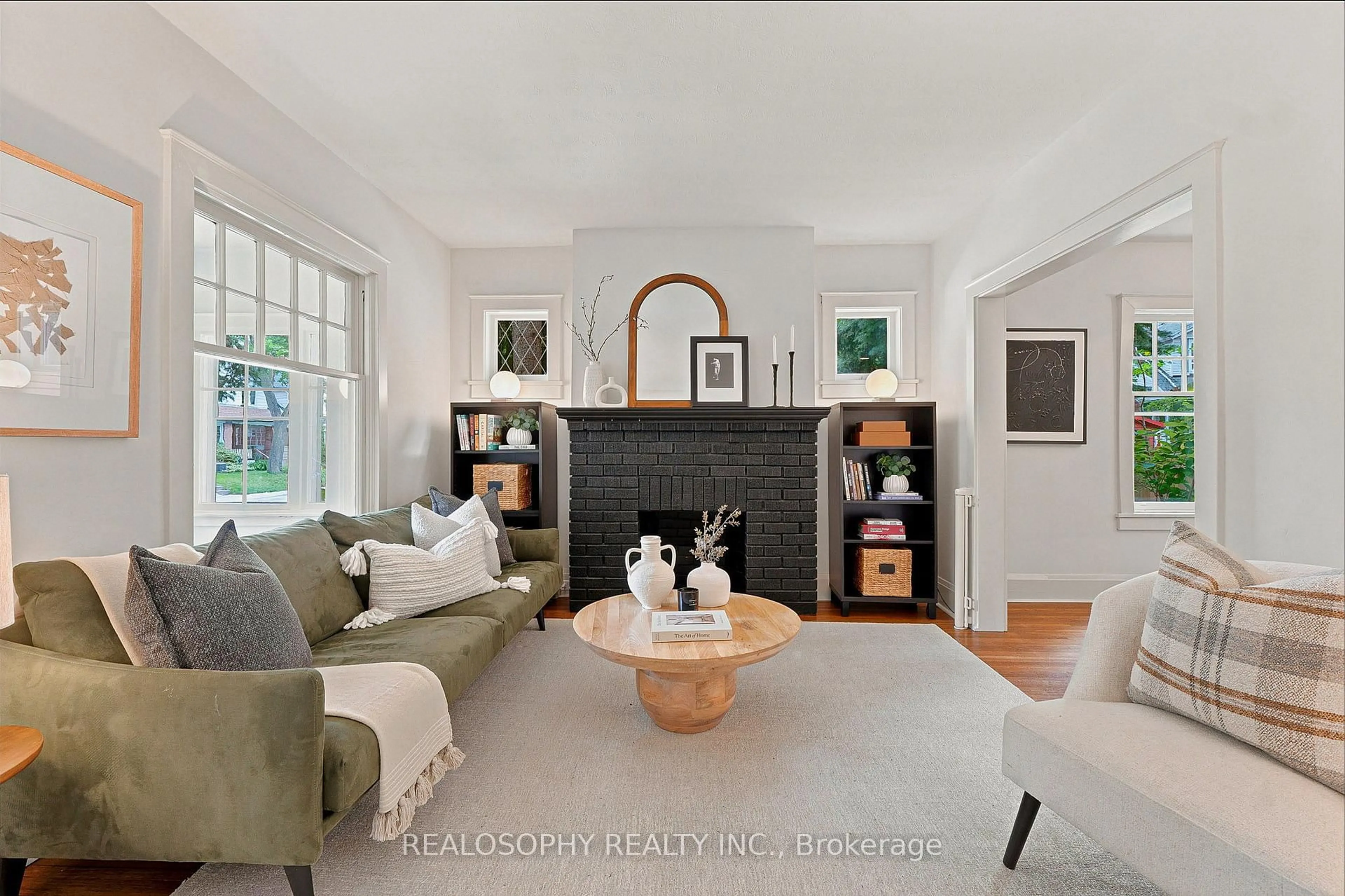 Living room with furniture, unknown for 44 Gilmour Ave, Toronto Ontario M6P 3A9