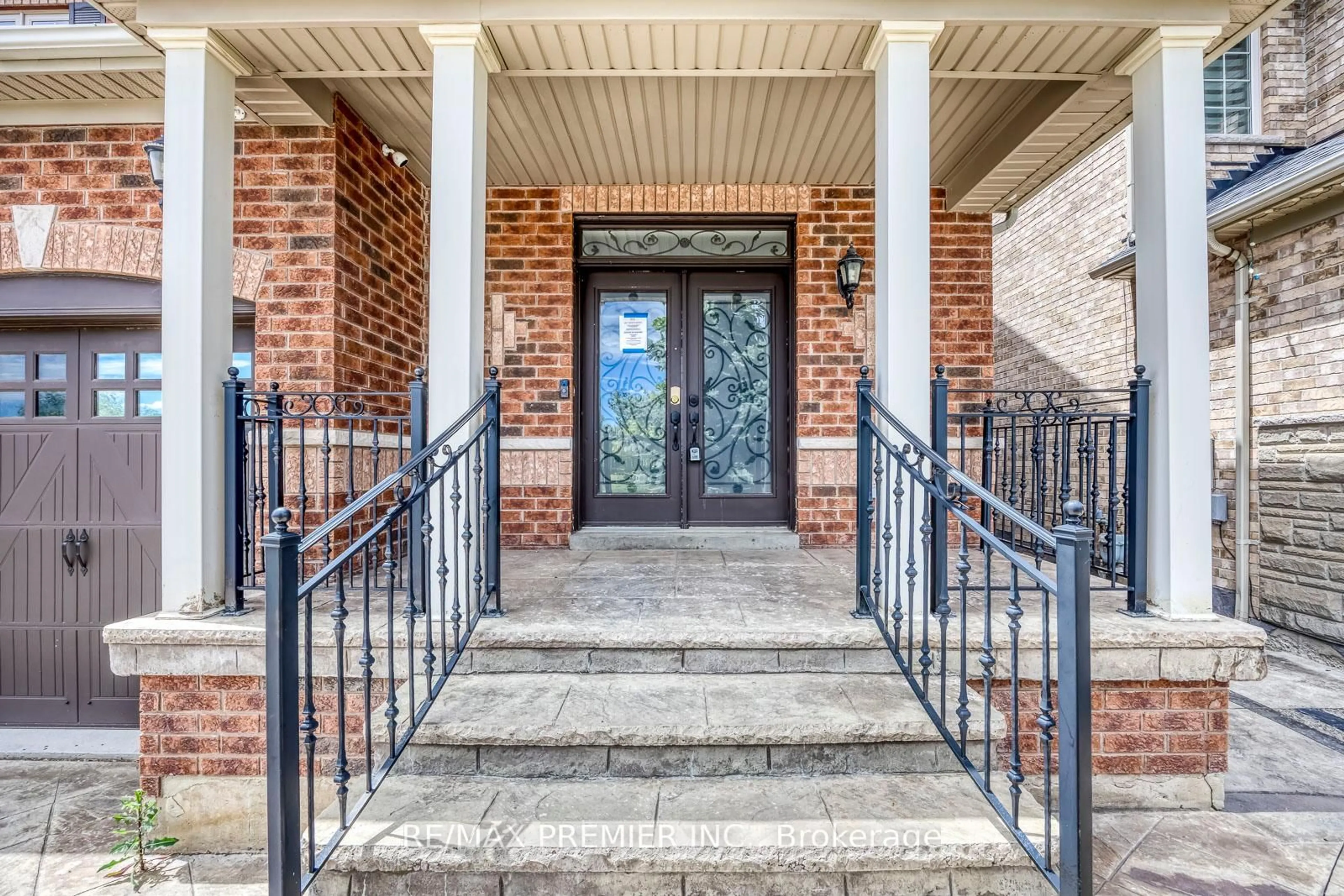 Indoor entryway for 26 Maybeck Dr, Brampton Ontario L6X 0Z1