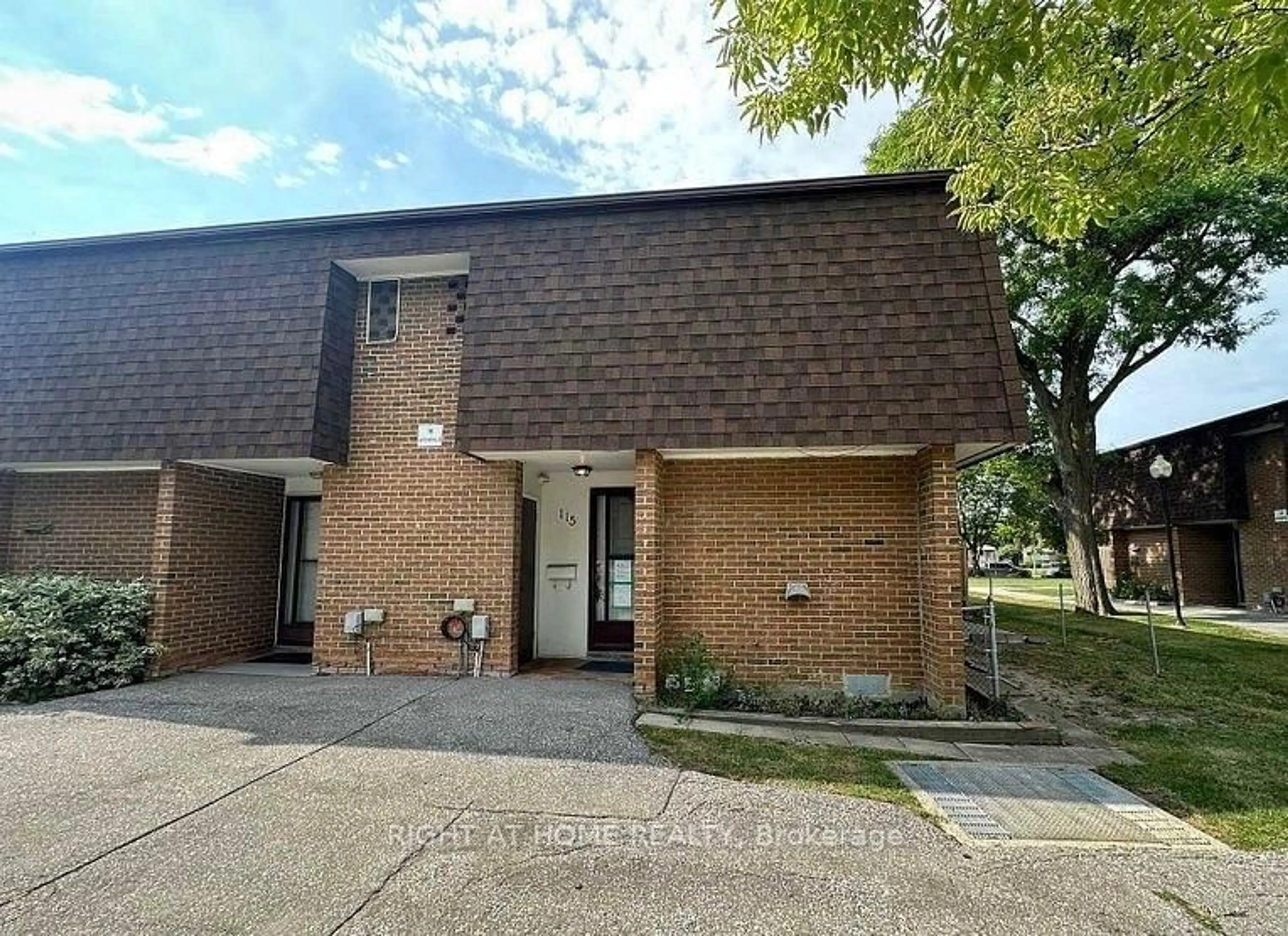 A pic from outside/outdoor area/front of a property/back of a property/a pic from drone, unknown for 16 Litchfield Crt #115, Toronto Ontario M9V 2A8