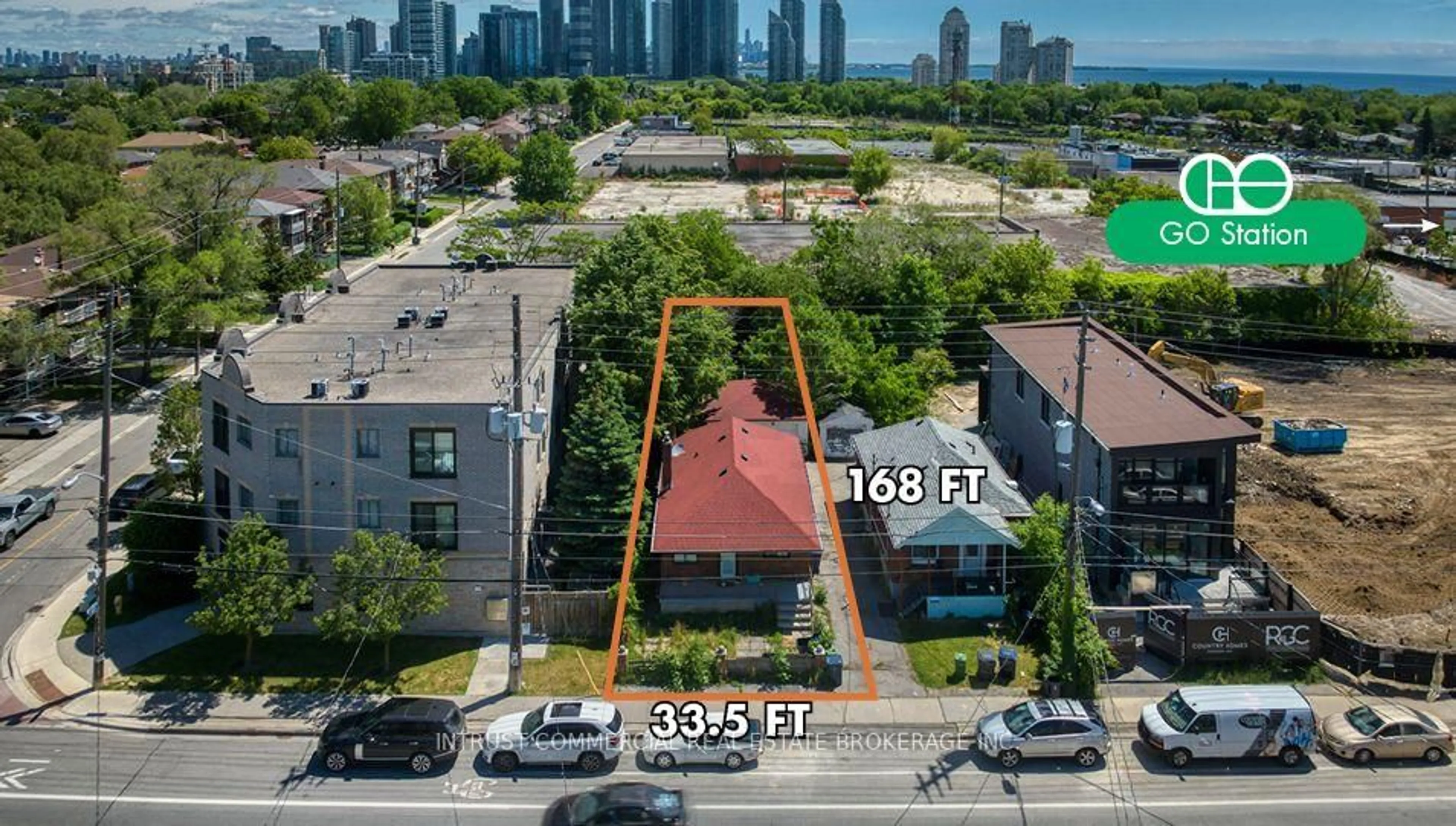 A pic from outside/outdoor area/front of a property/back of a property/a pic from drone, city buildings view from balcony for 371 Royal York Rd, Toronto Ontario M8Y 2R1