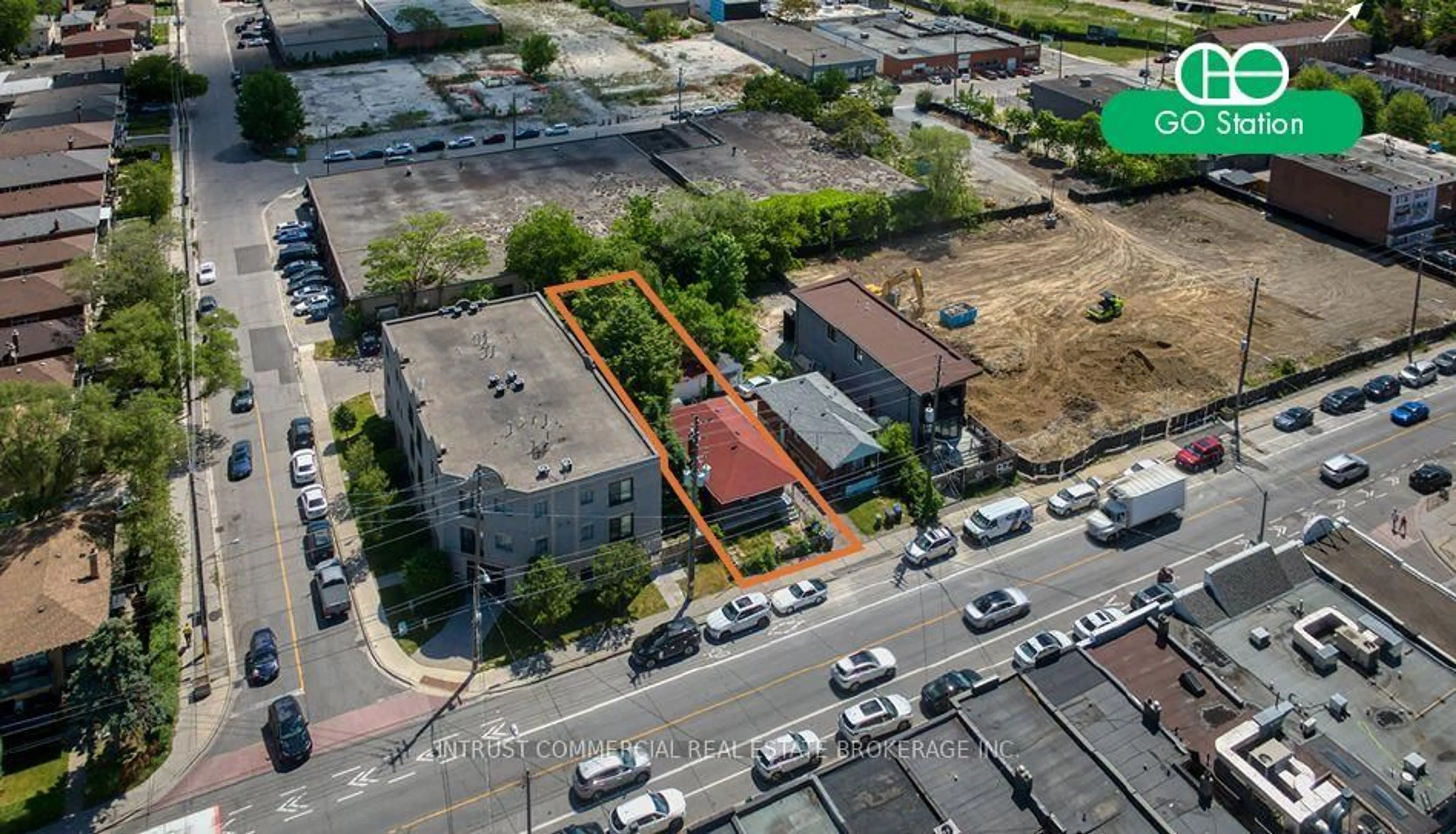 A pic from outside/outdoor area/front of a property/back of a property/a pic from drone, building for 371 Royal York Rd, Toronto Ontario M8Y 2R1