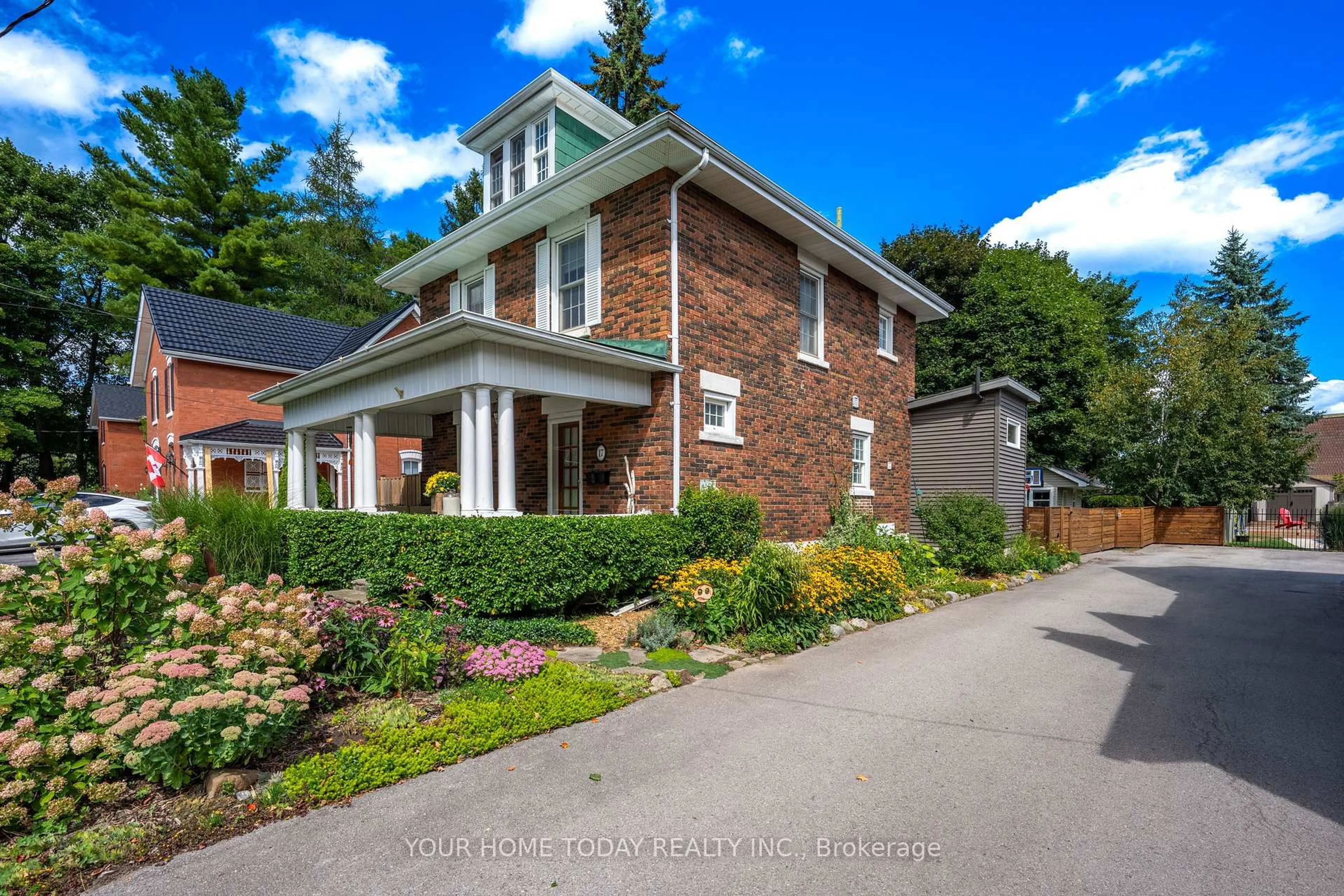 Home with brick exterior material, street for 17 Park Ave, Halton Hills Ontario L7J 1Y3