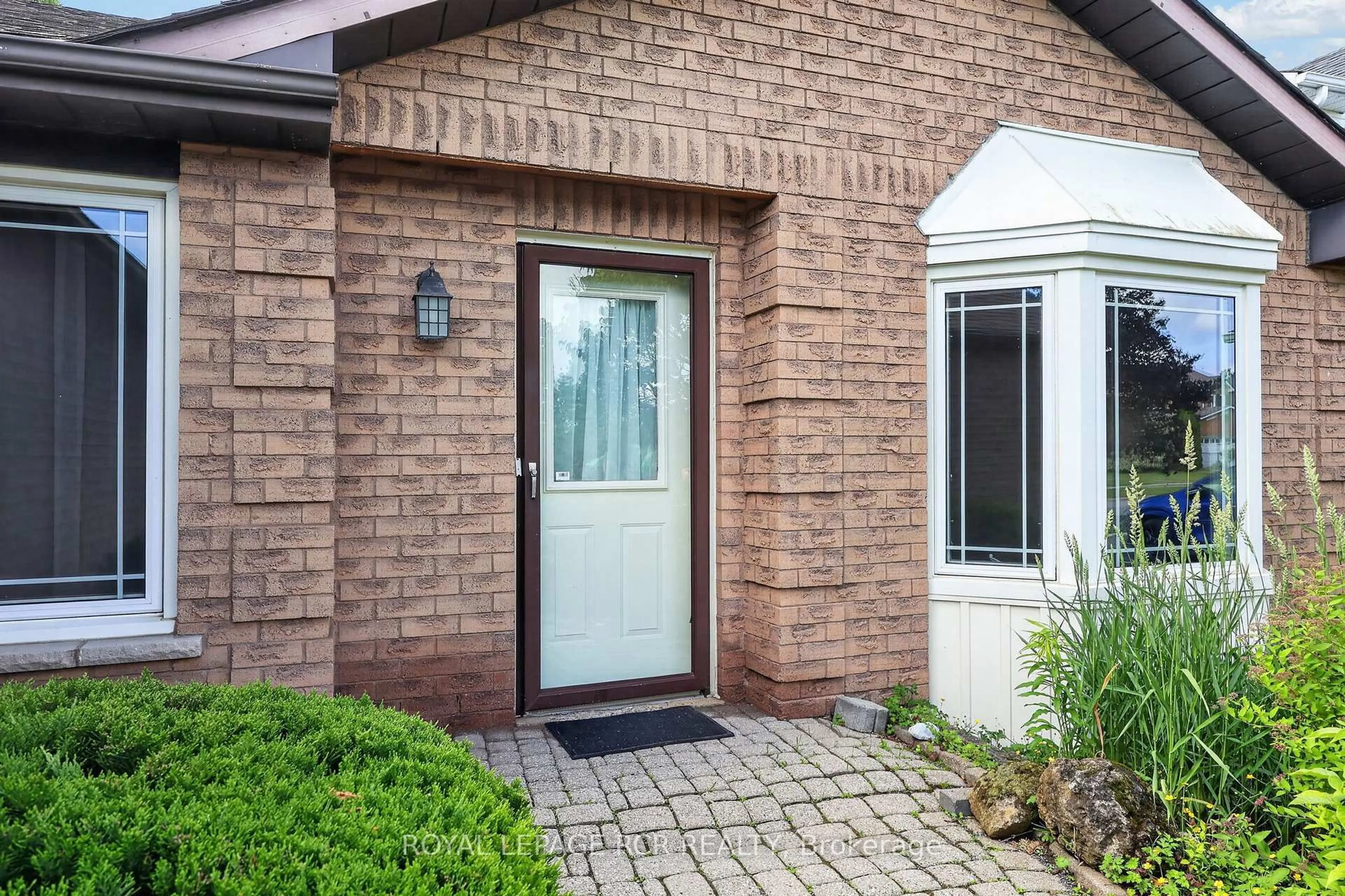 Home with brick exterior material, street for 480 College Ave, Orangeville Ontario L9W 4R8