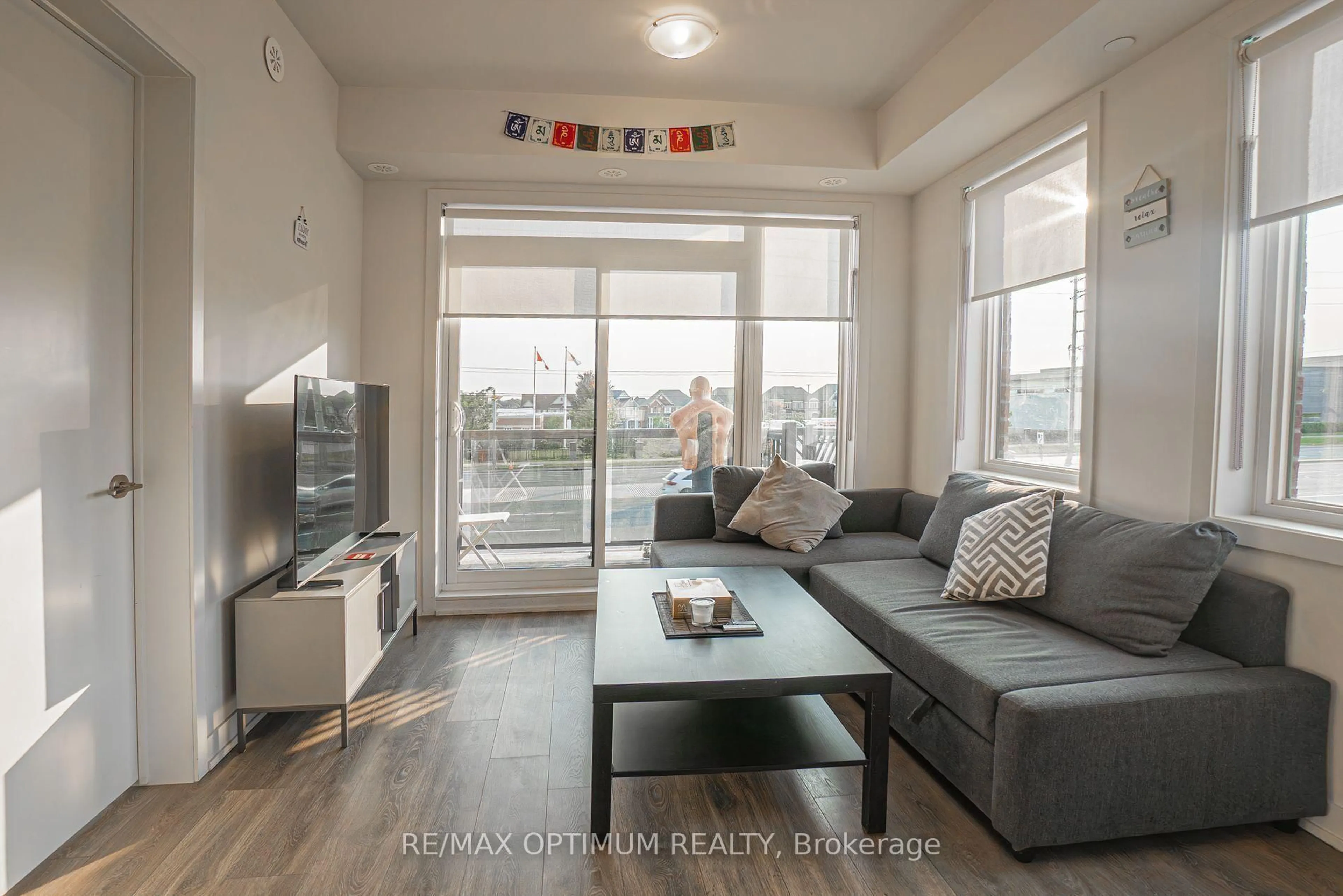 Living room with furniture, unknown for 62 Sky Harbour Dr #213, Brampton Ontario L6Y 6J2