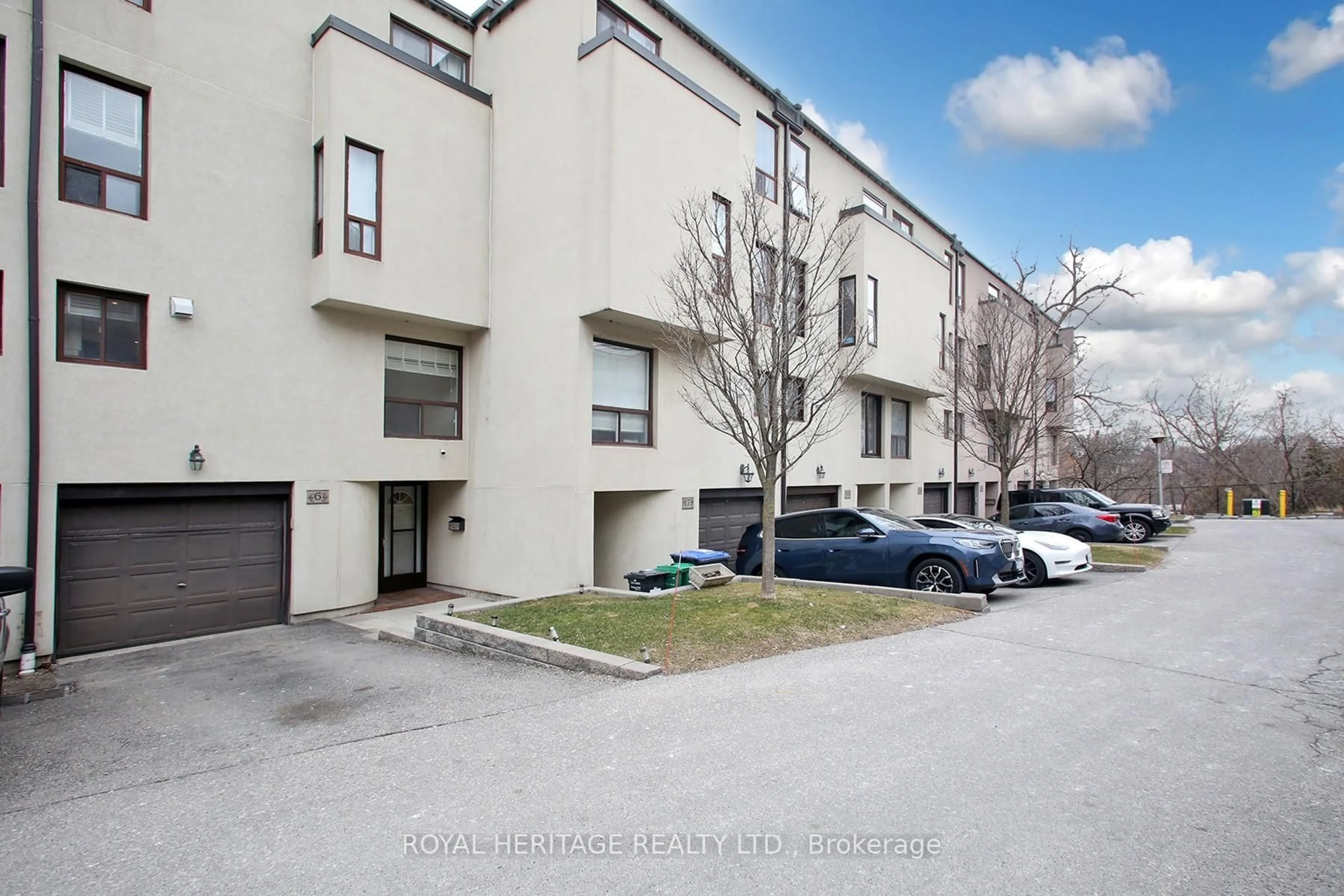 A pic from outside/outdoor area/front of a property/back of a property/a pic from drone, street for 24 Reid Dr #6, Mississauga Ontario L5M 2A6