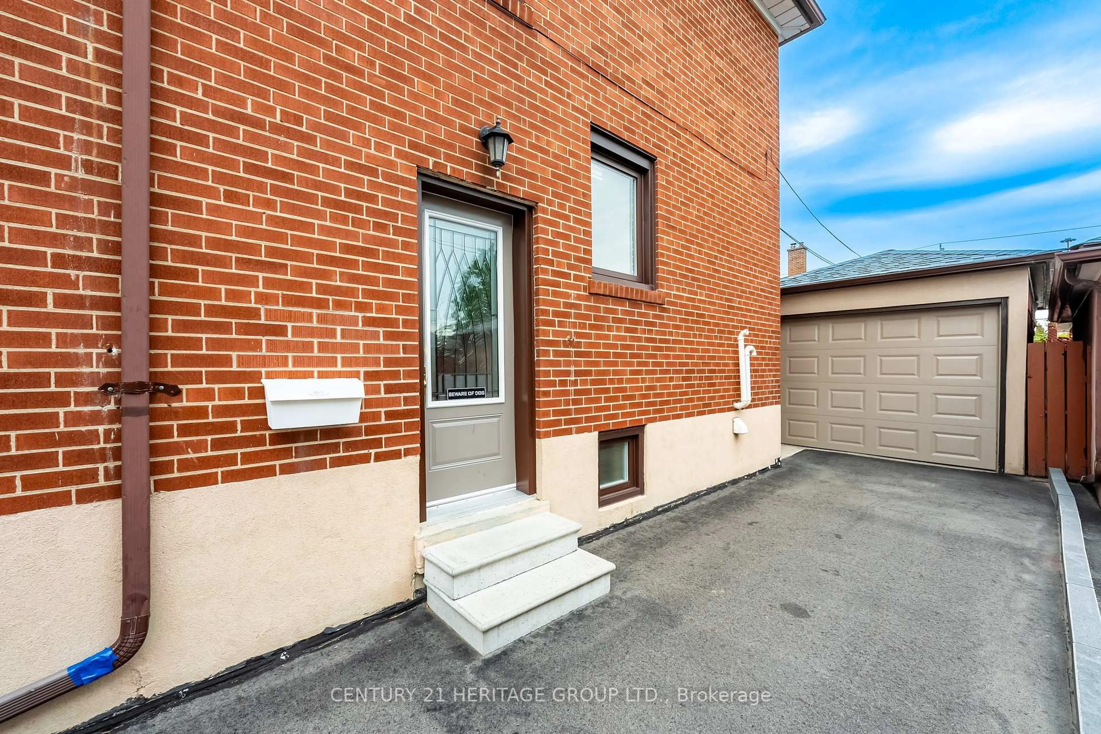 Home with brick exterior material, street for 19 Lantos Crt, Toronto Ontario M3M 1G4