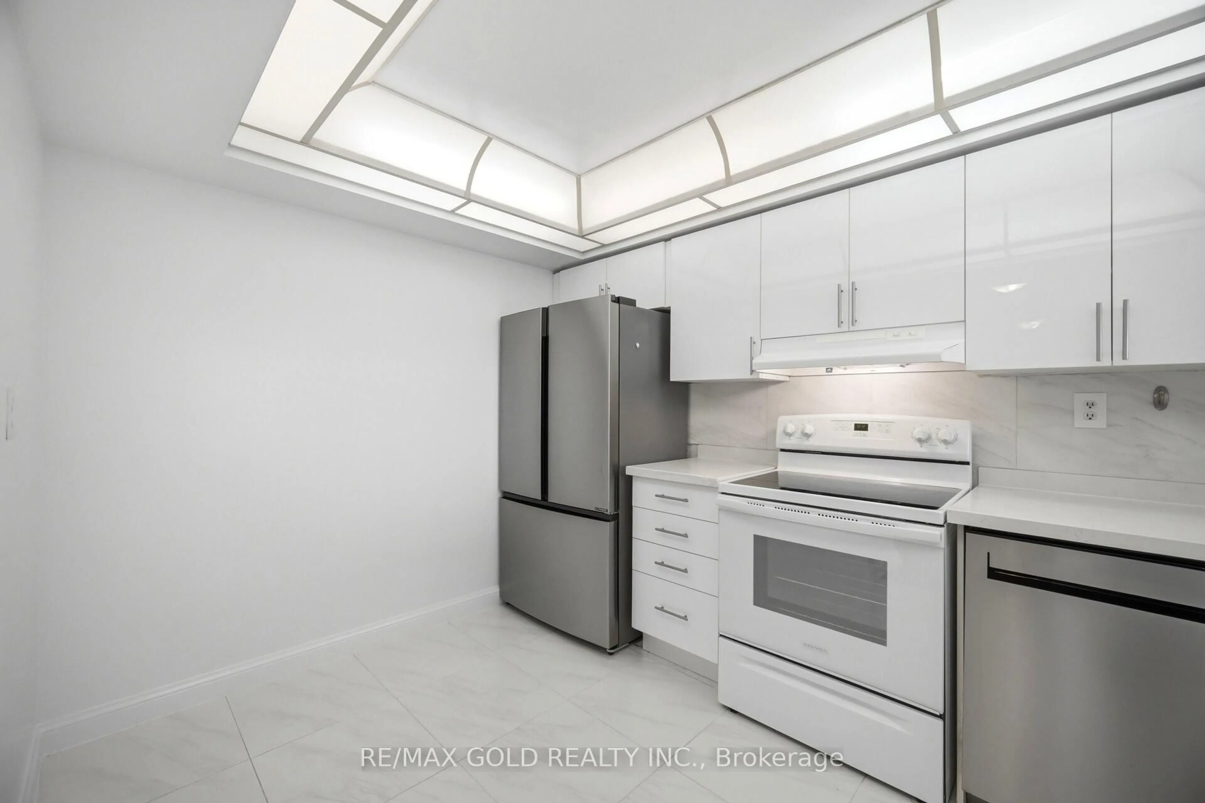 Standard kitchen, unknown for 22 Hanover Rd #1908, Brampton Ontario L6S 5K7