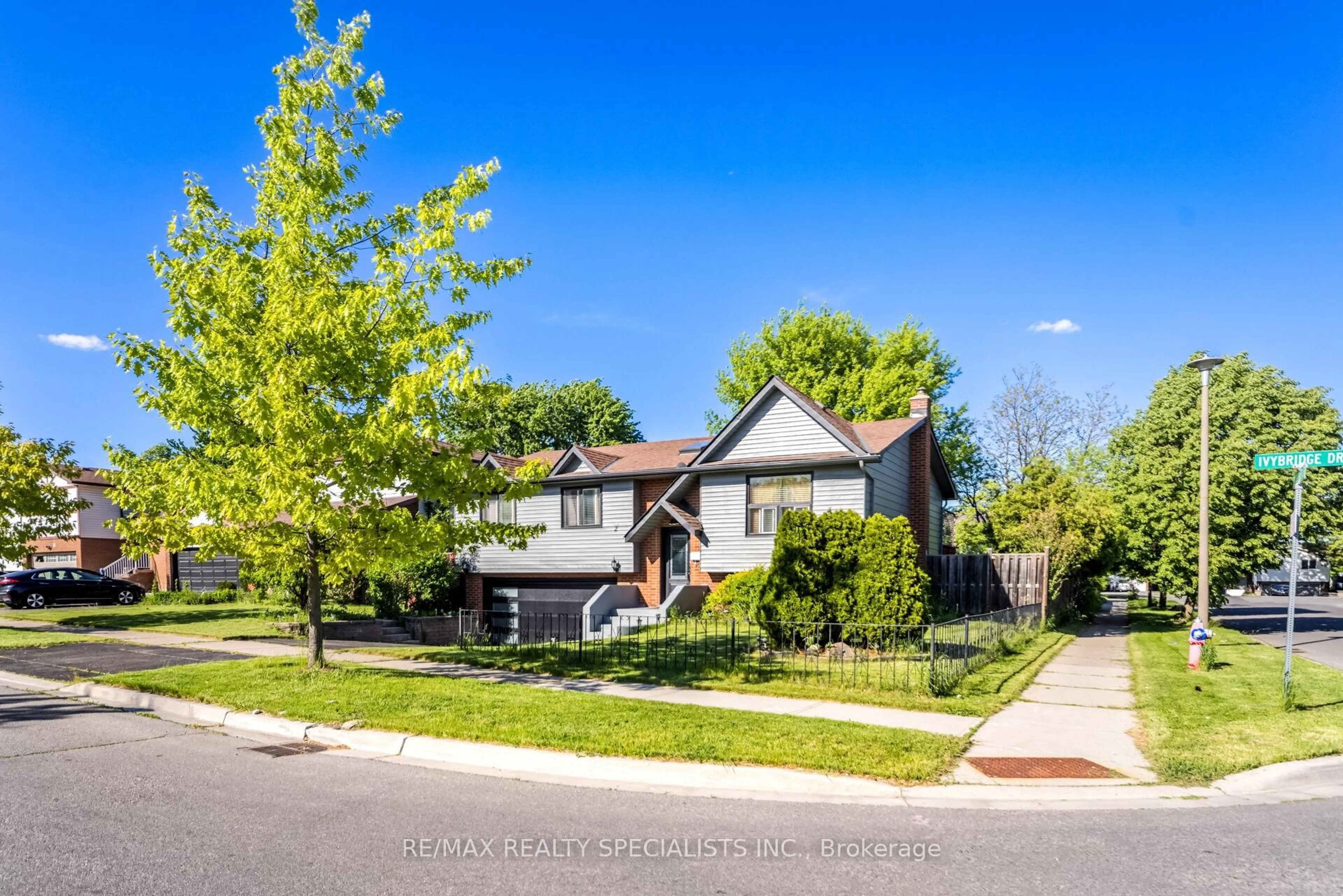 Unknown for 2 Ivybridge Dr, Brampton Ontario L6V 2X2