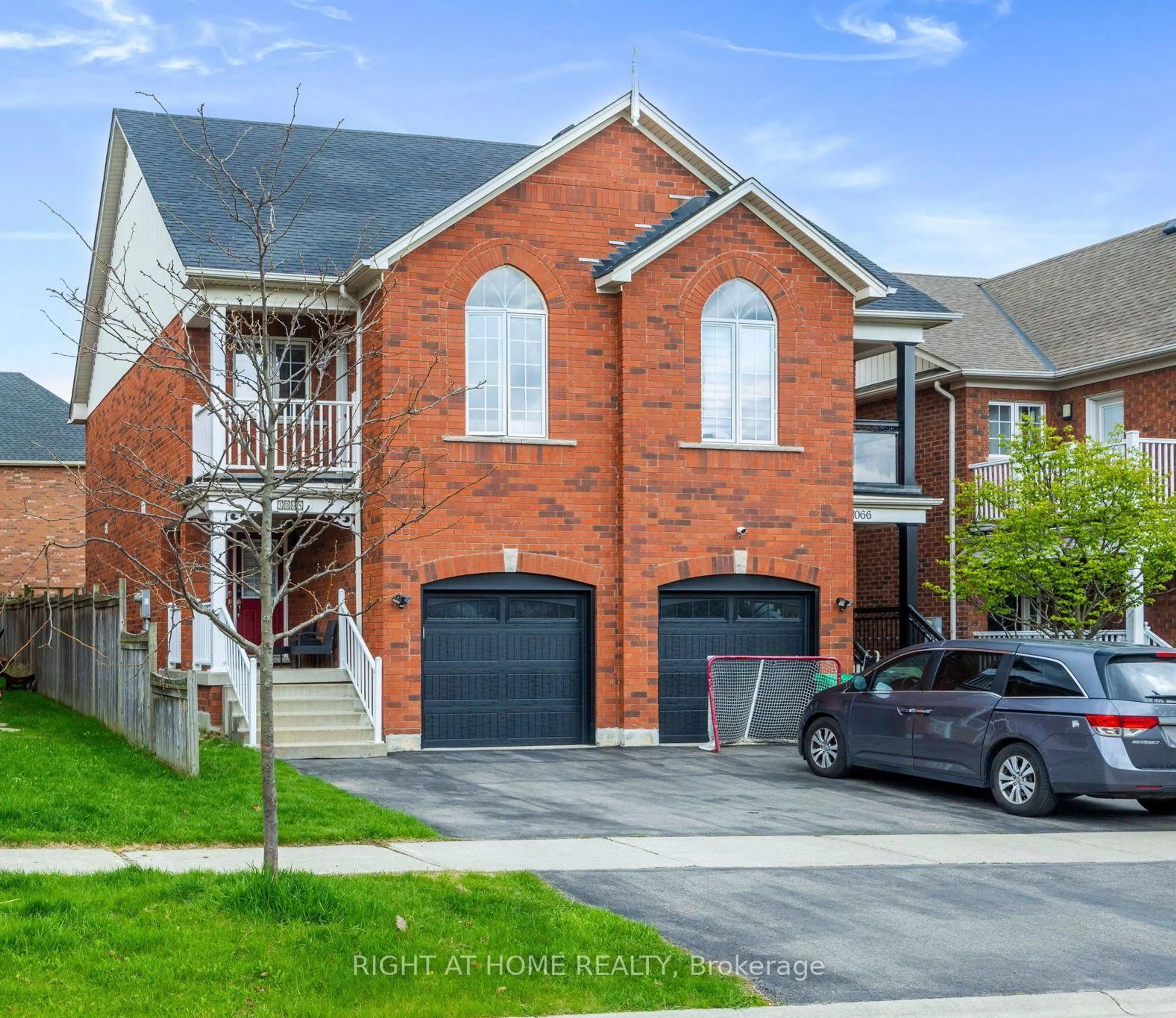 Home with brick exterior material, street for 1064 Pepperidge Cross, Mississauga Ontario L5W 1J5