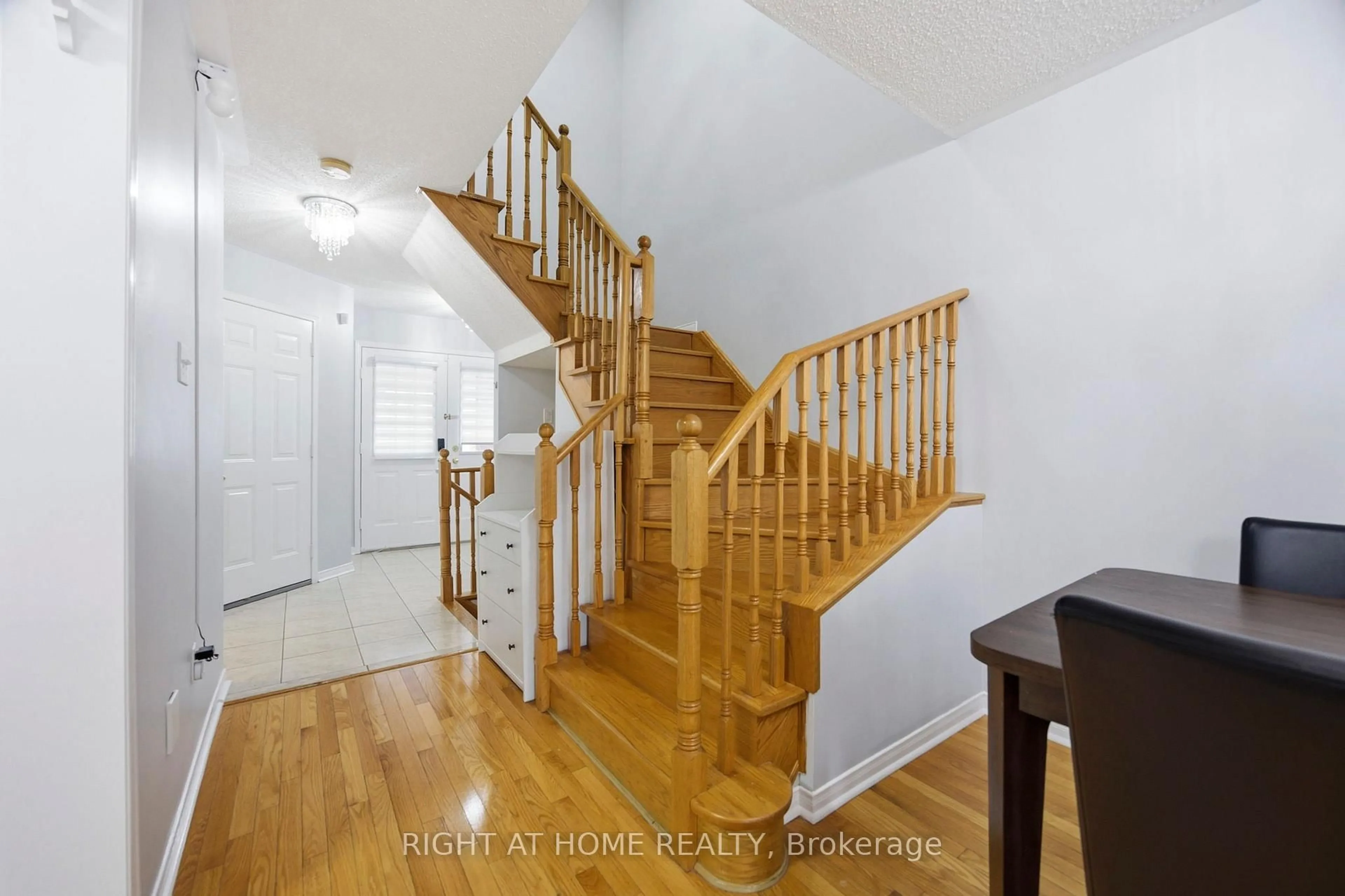 Unknown for 1064 Pepperidge Cross, Mississauga Ontario L5W 1J5