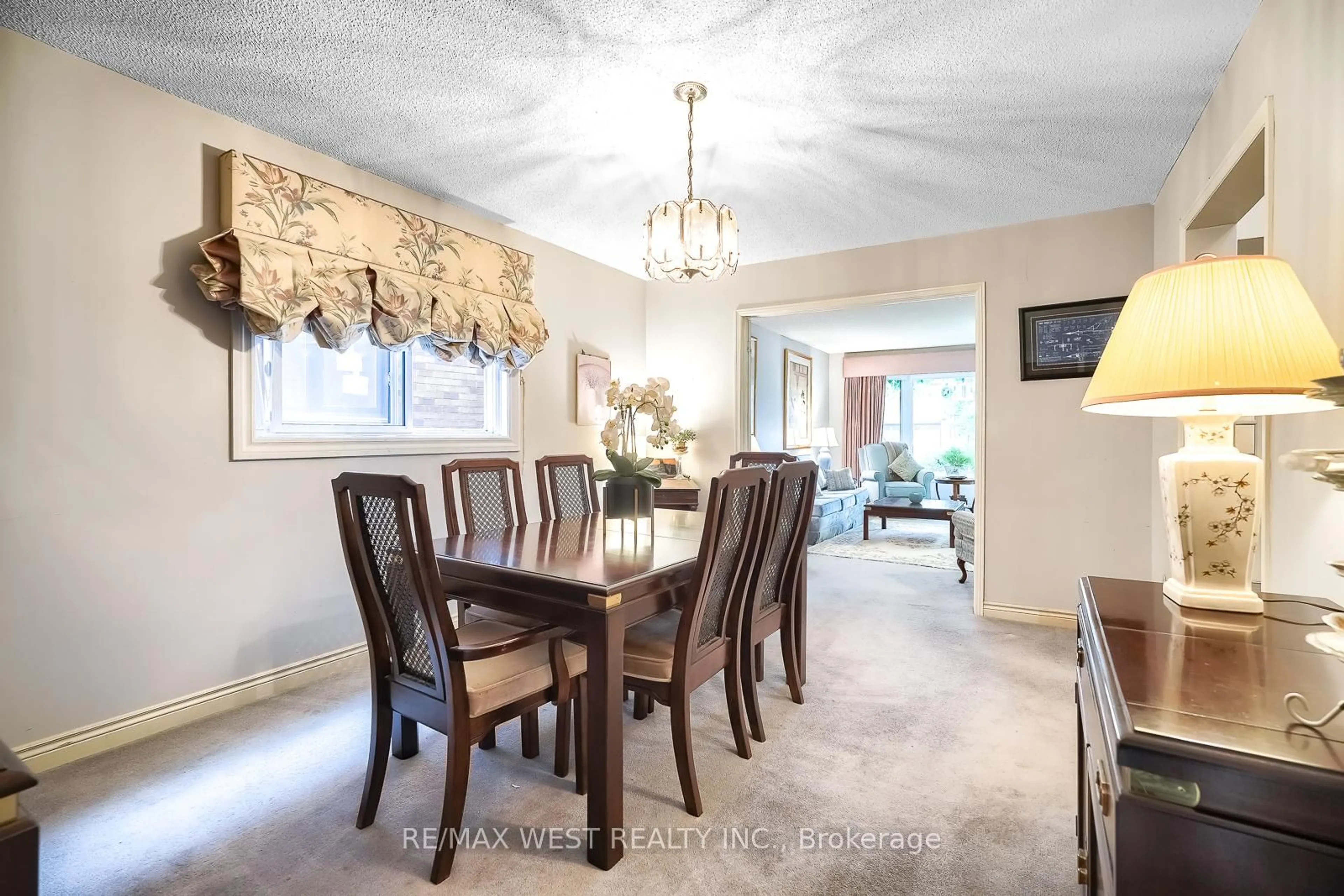 Dining room, unknown for 1914 The Chase, Mississauga Ontario L5M 3A2