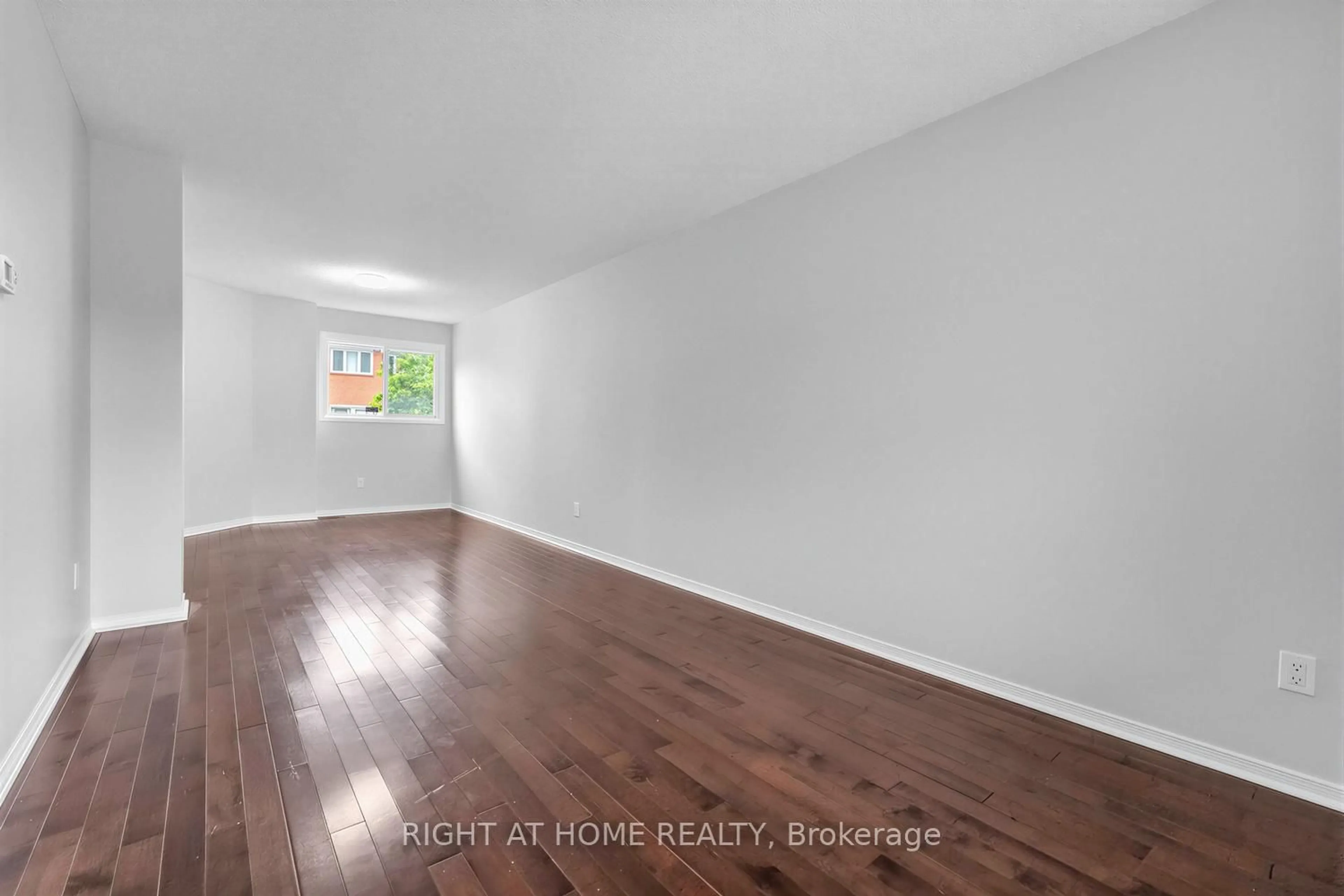 A pic of a room for 208 Kingsbridge Garden Circ, Mississauga Ontario L5R 1L5