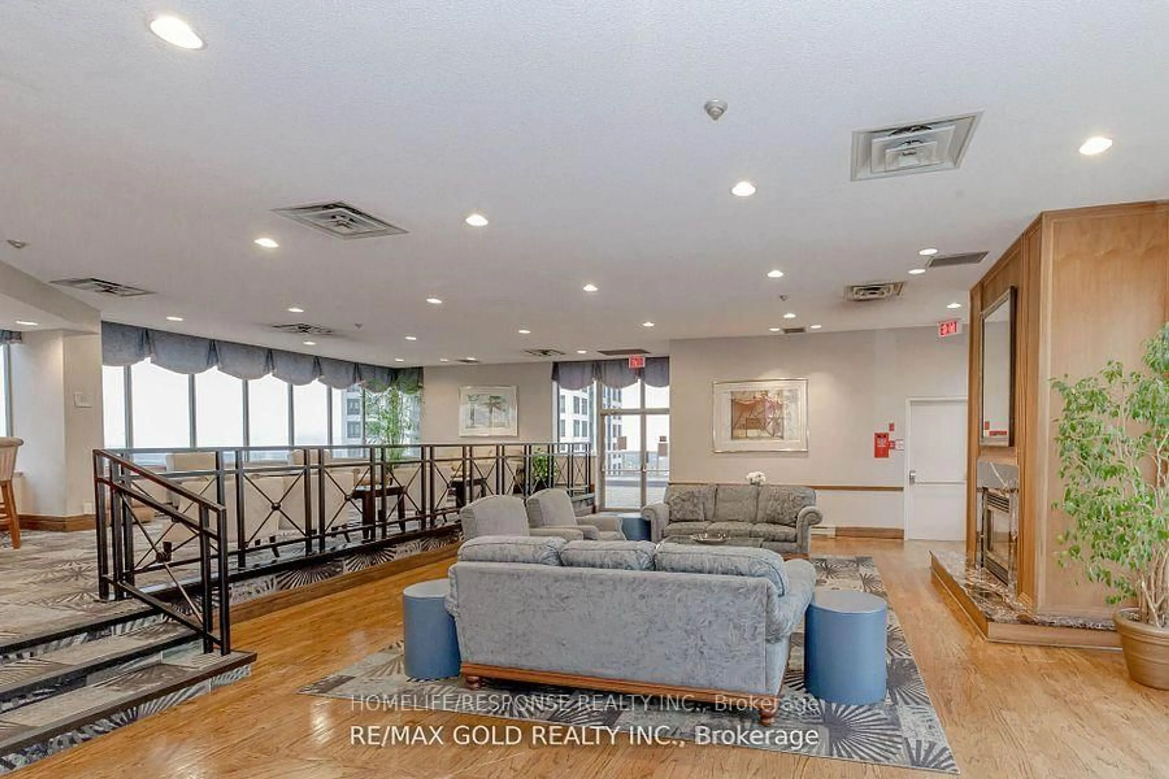 Lobby for 55 ELM Dr #1601, Mississauga Ontario L5B 3Z3