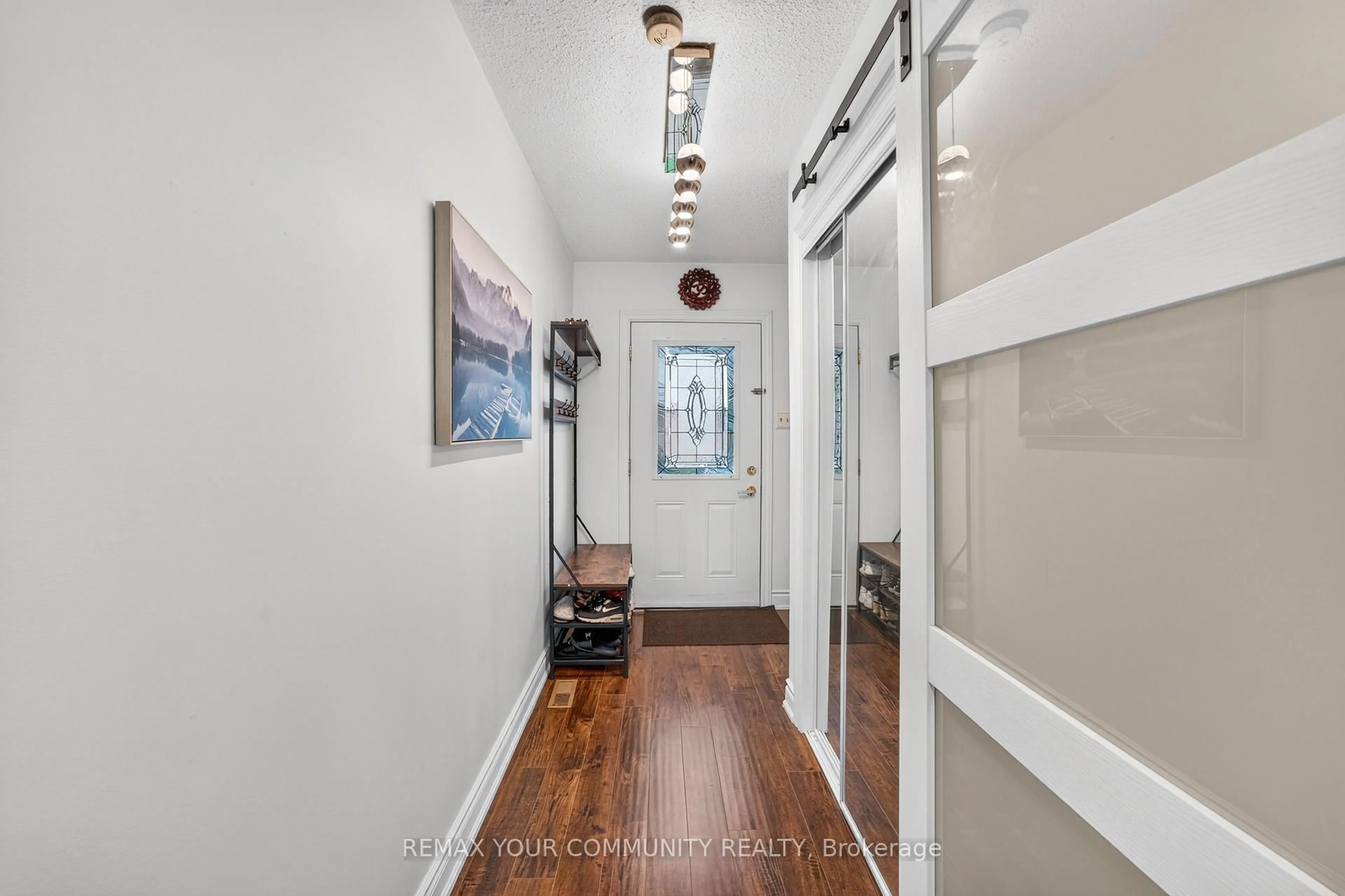 Indoor entryway for 93 Hansen Rd #11, Brampton Ontario L6V 3C8
