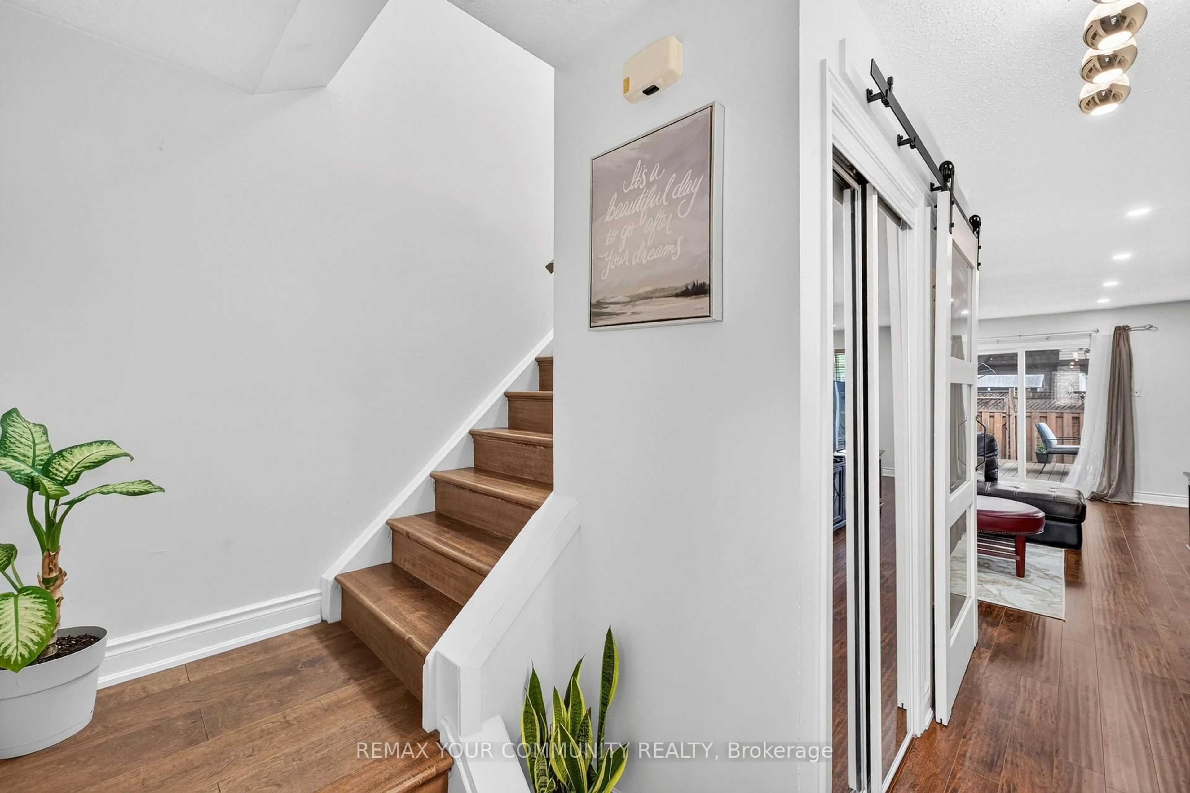 Indoor entryway for 93 Hansen Rd #11, Brampton Ontario L6V 3C8