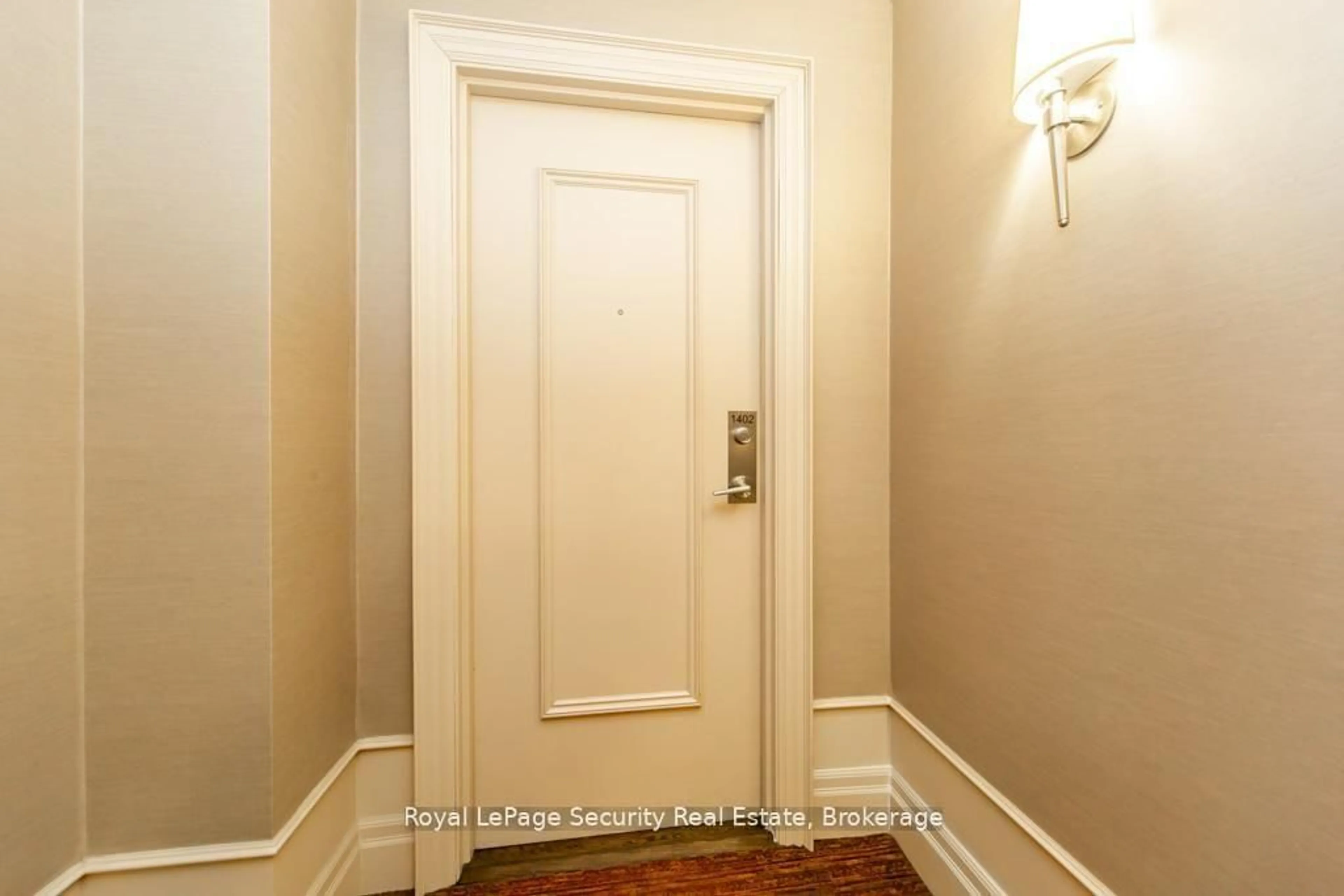 Indoor entryway for 38 Fontenay Crt #1402, Toronto Ontario M9A 5H5