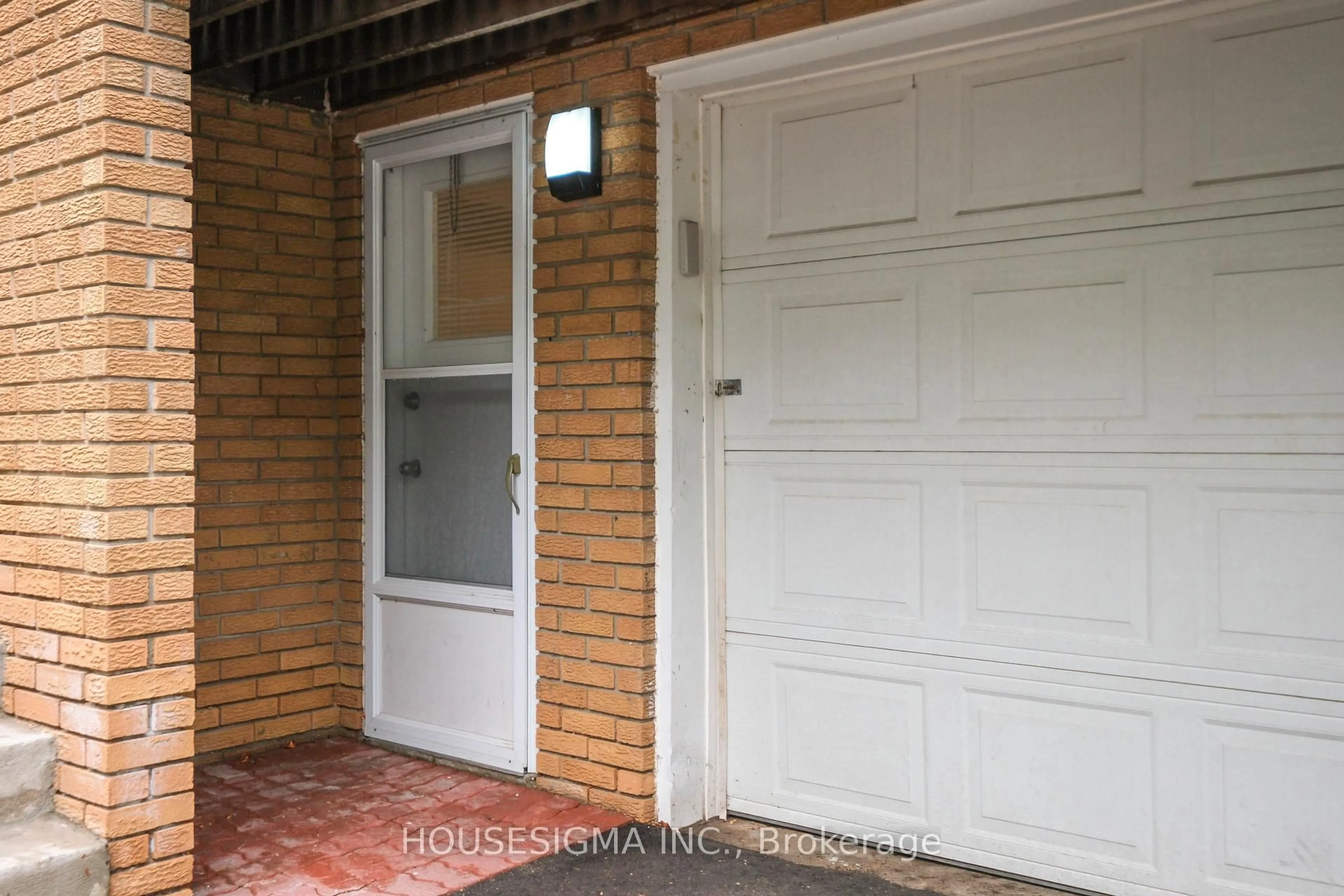 Indoor entryway for 2663 Hortense Rd, Mississauga Ontario L5L 1V6