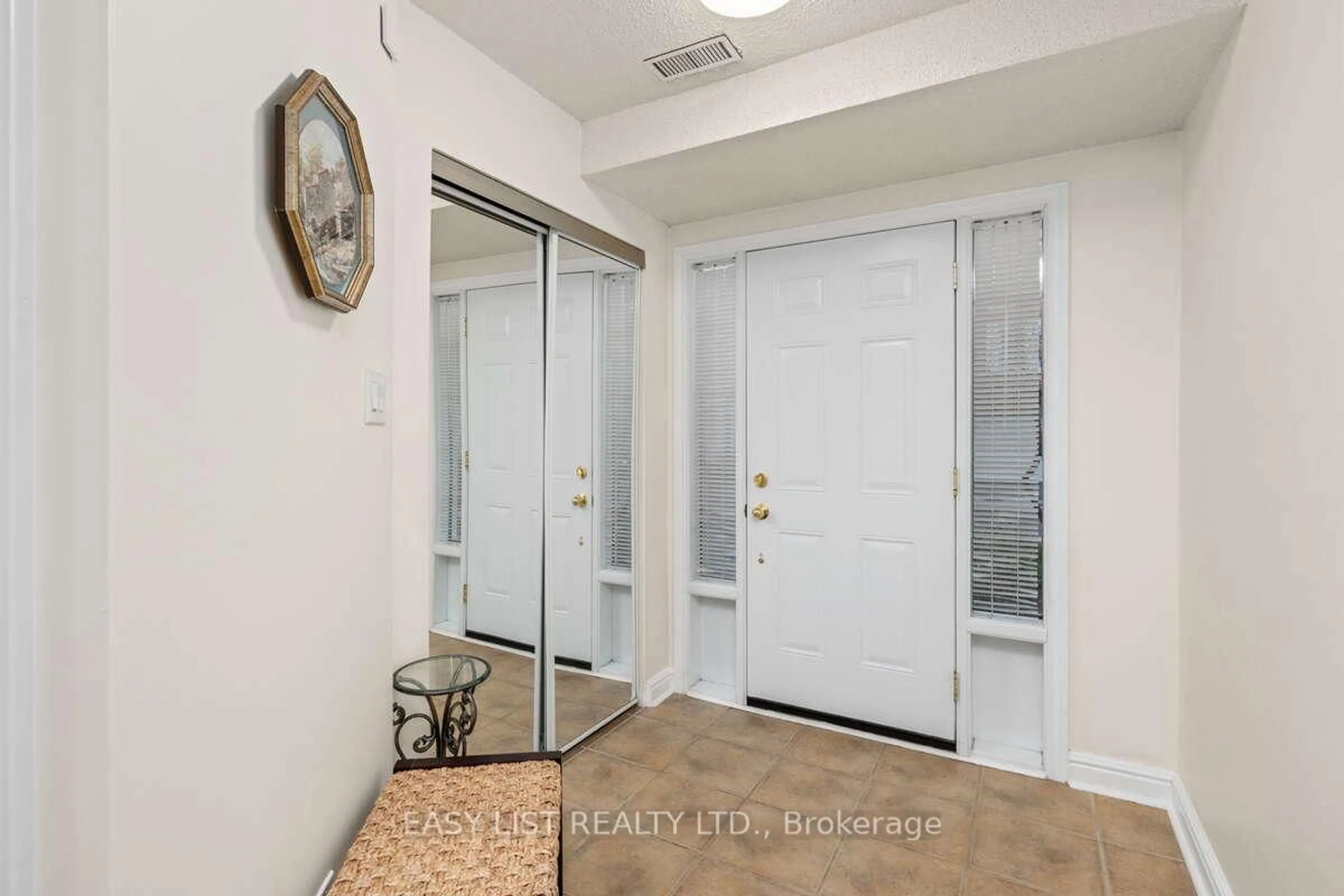 Indoor entryway for 57 Stornwood Crt, Brampton Ontario L6W 4J1