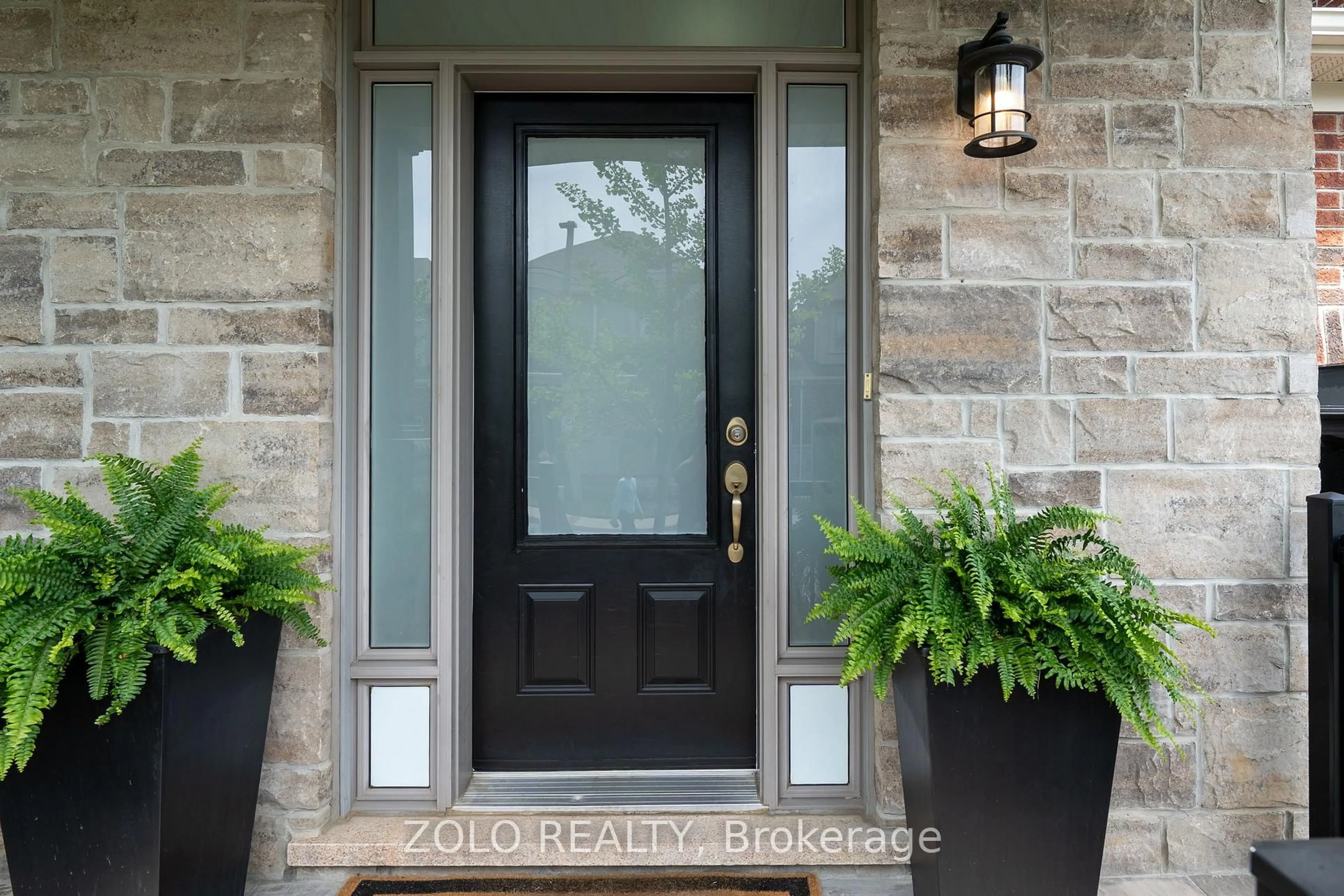 Indoor entryway for 6 Diamond Leaf Lane, Halton Hills Ontario L7G 0G7