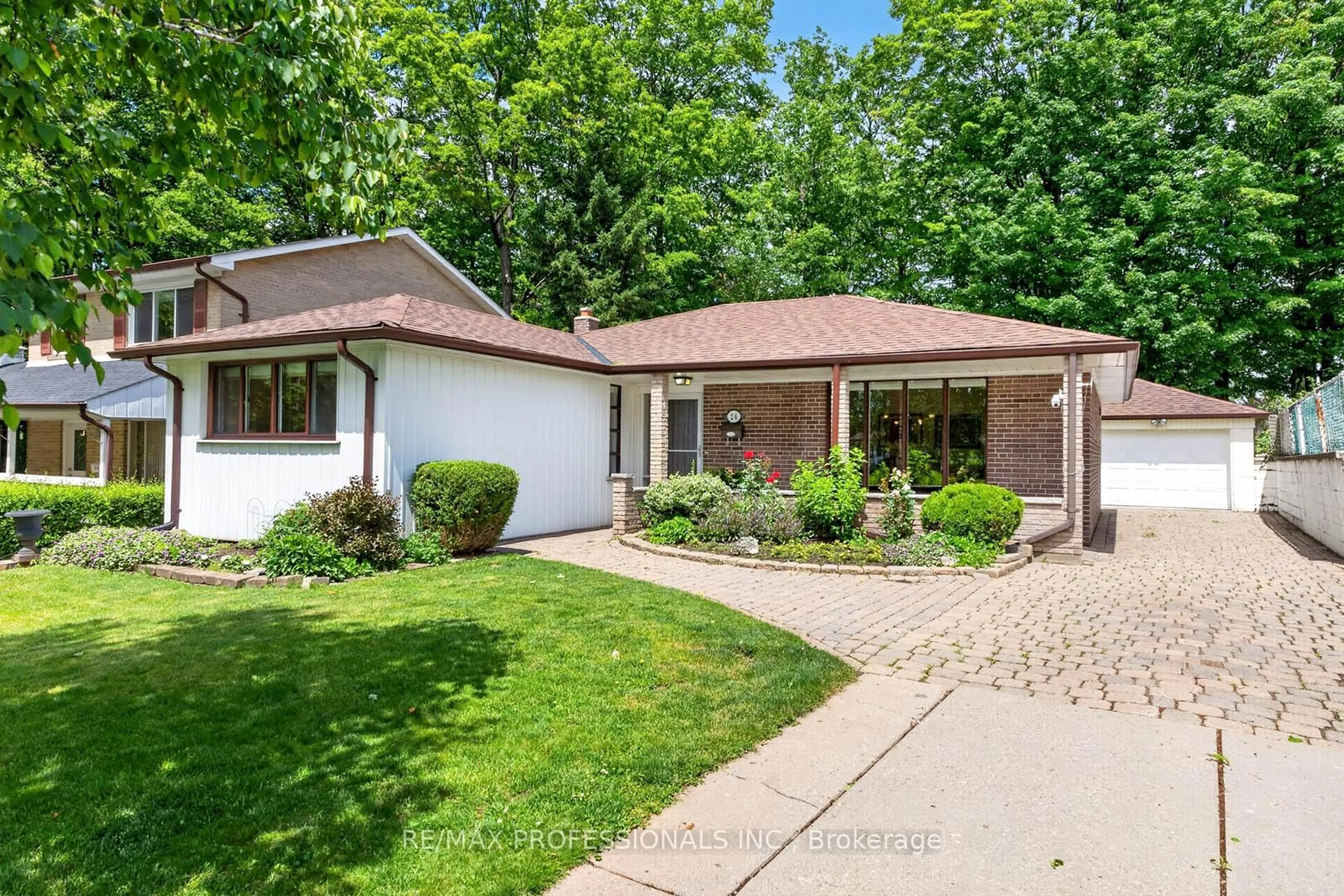 Unknown for 26 Bratty Rd, Toronto Ontario M3J 1A9