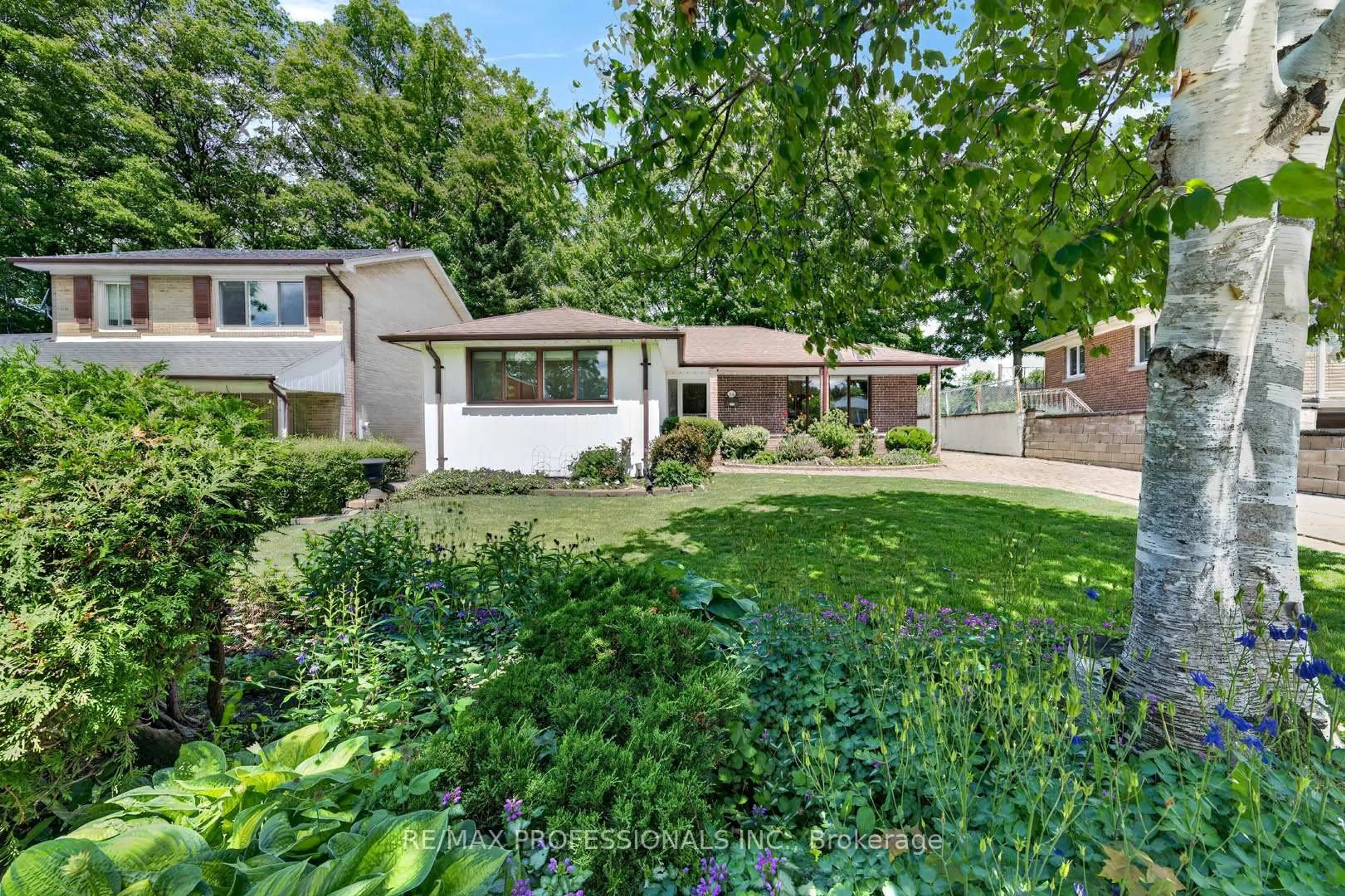 Unknown for 26 Bratty Rd, Toronto Ontario M3J 1A9