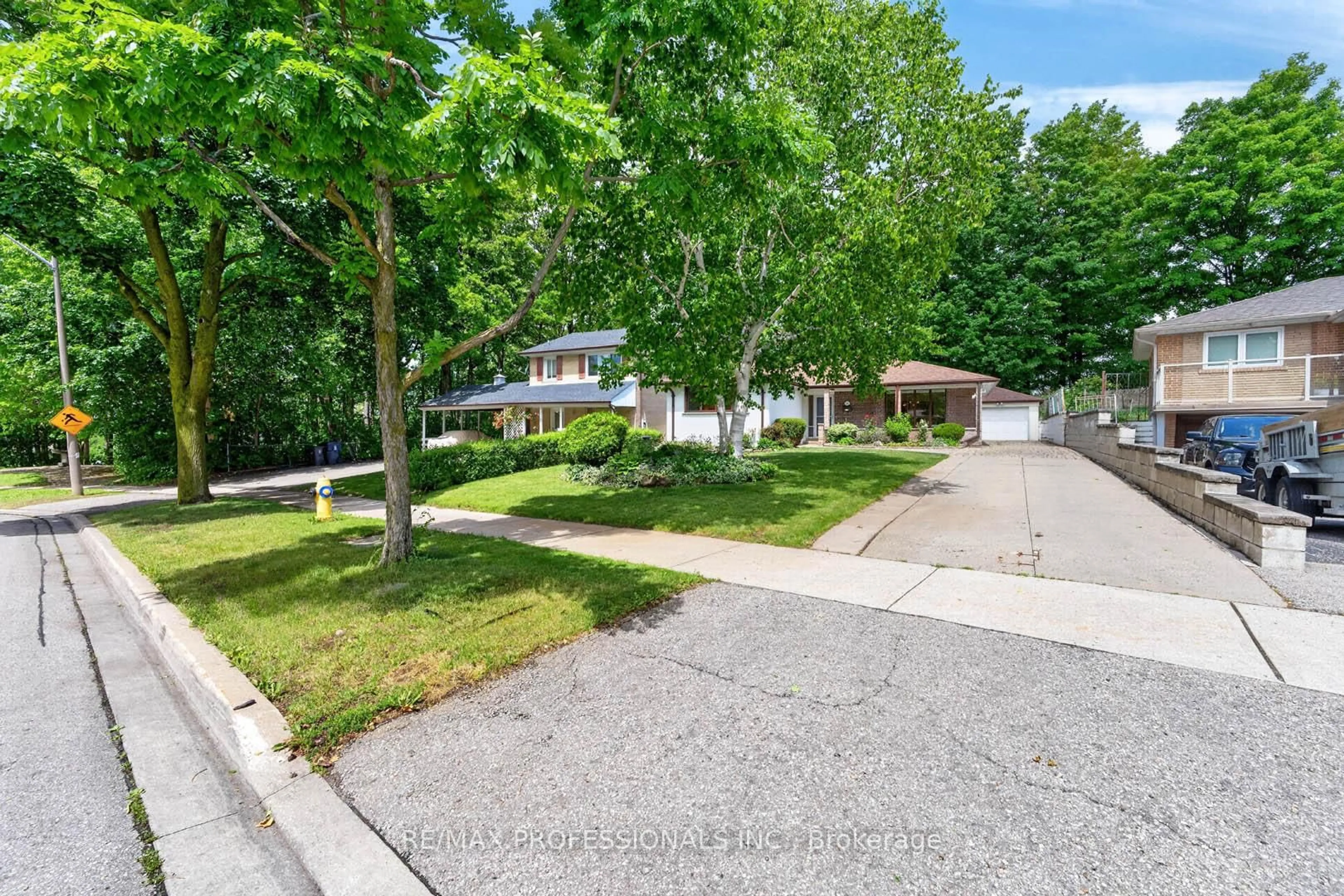 A pic from outside/outdoor area/front of a property/back of a property/a pic from drone, street for 26 Bratty Rd, Toronto Ontario M3J 1A9