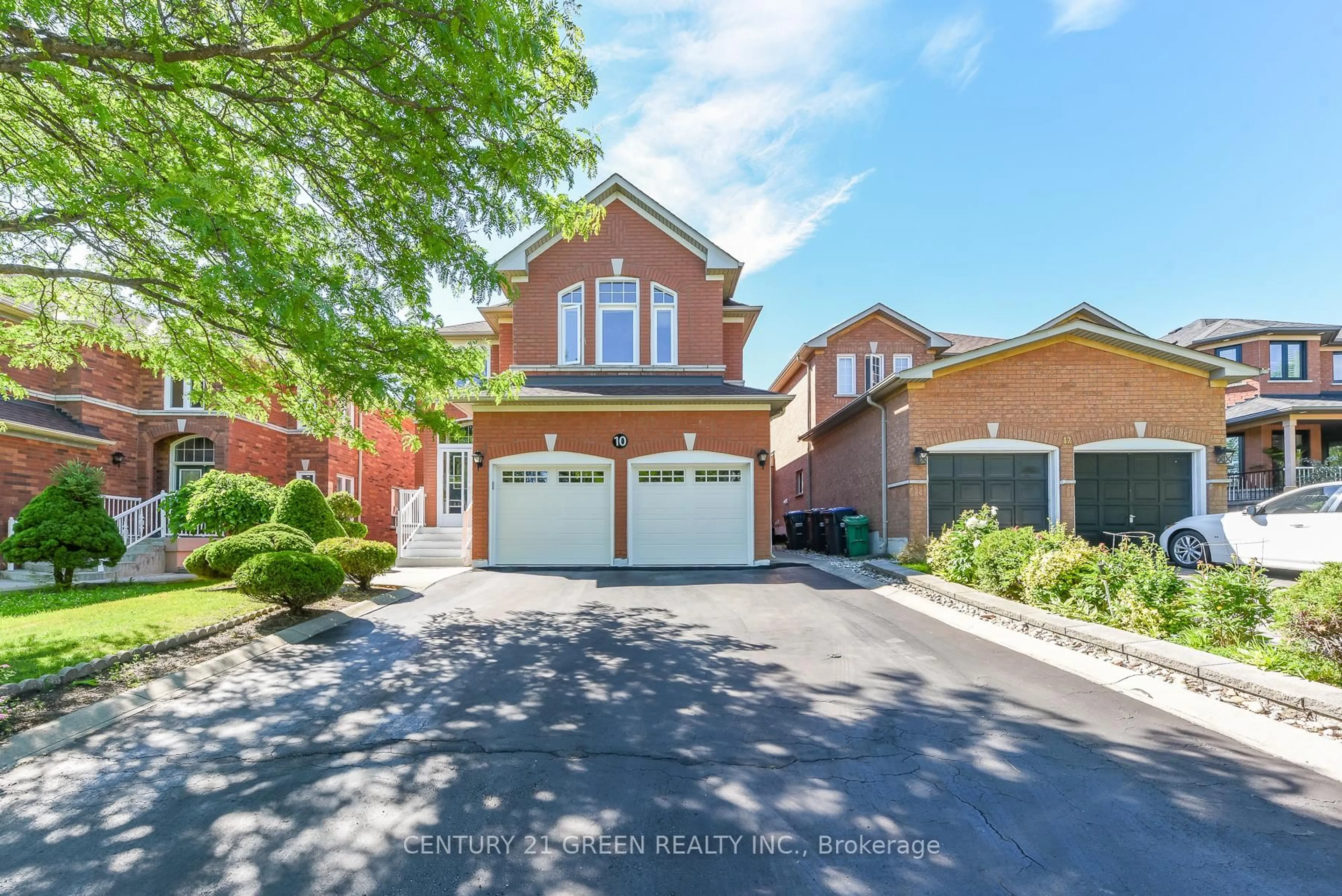 Home with brick exterior material, street for 10 Sierra Peak Crt, Brampton Ontario L6R 2B3