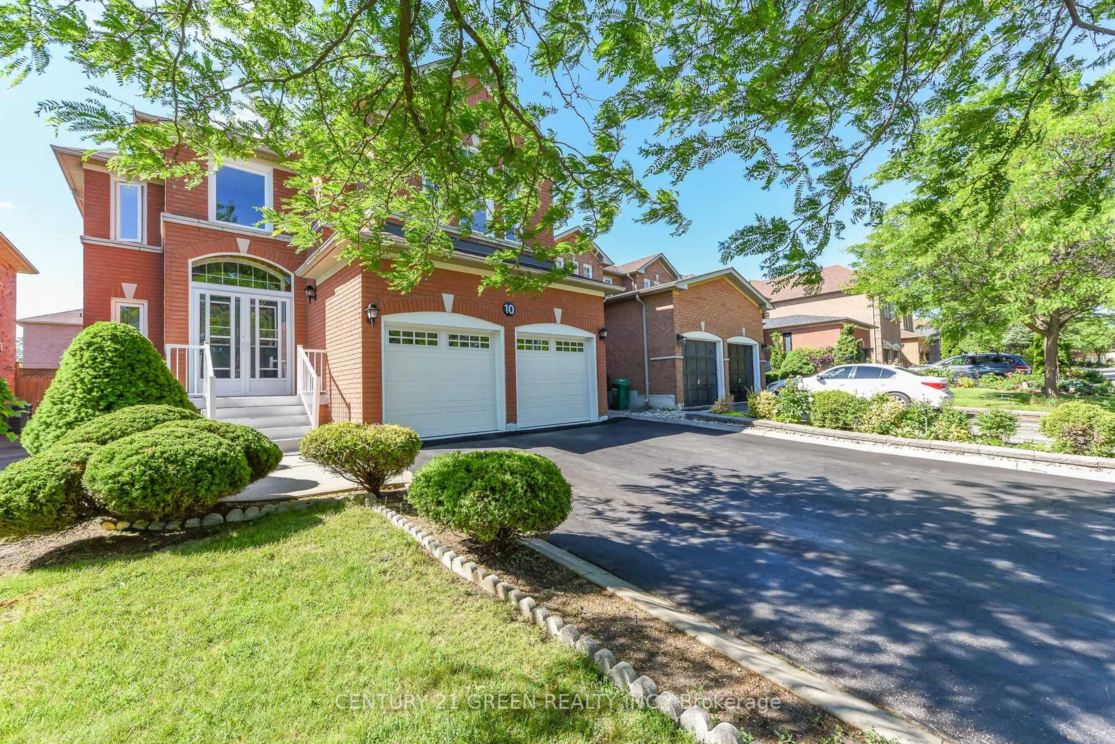 Home with brick exterior material, street for 10 Sierra Peak Crt, Brampton Ontario L6R 2B3