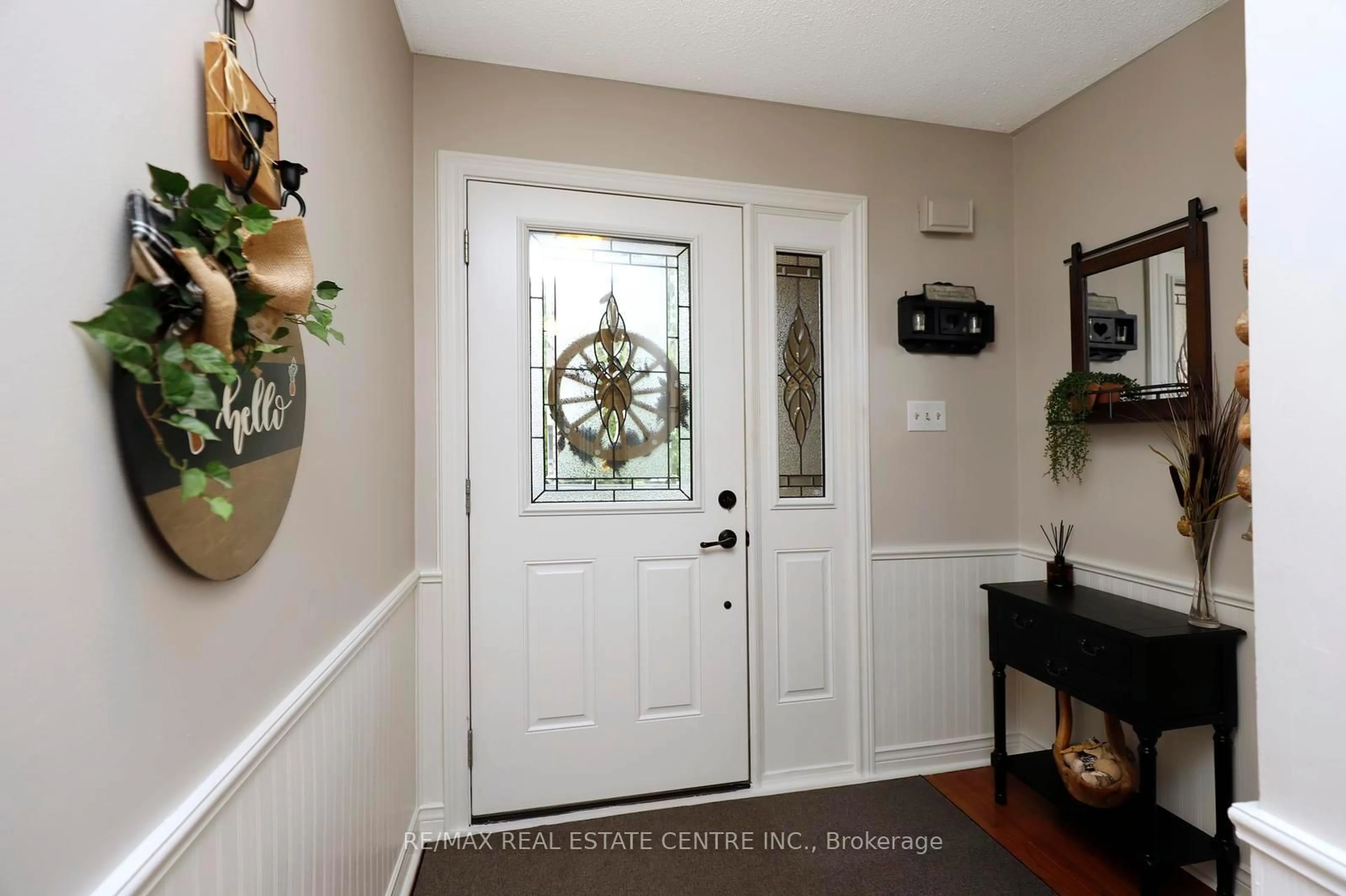 Indoor entryway for 341 Wilson Dr #3, Milton Ontario L9T 3Y9
