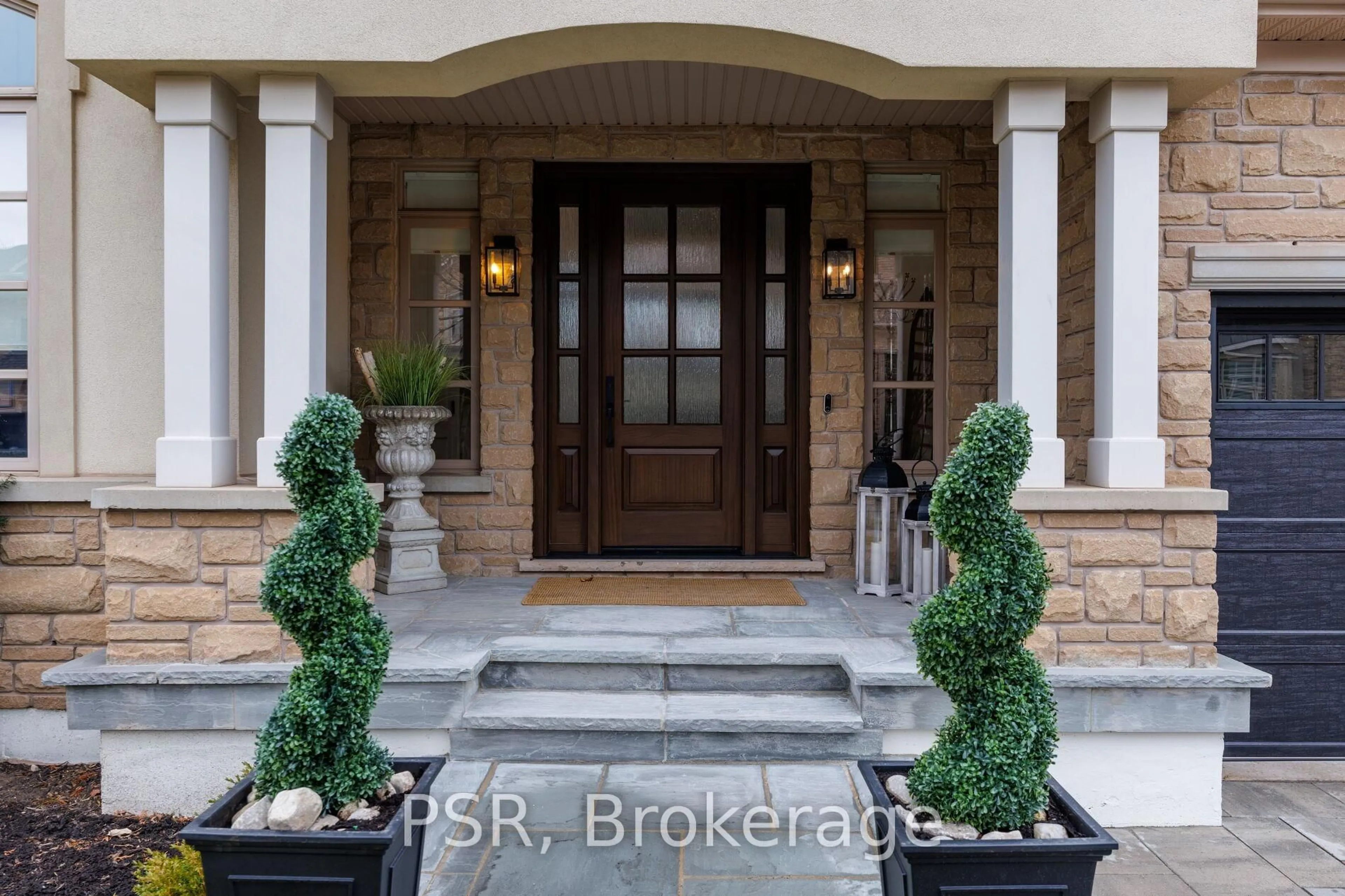 Indoor entryway for 2040 Bingley Cres, Oakville Ontario L6M 0E4