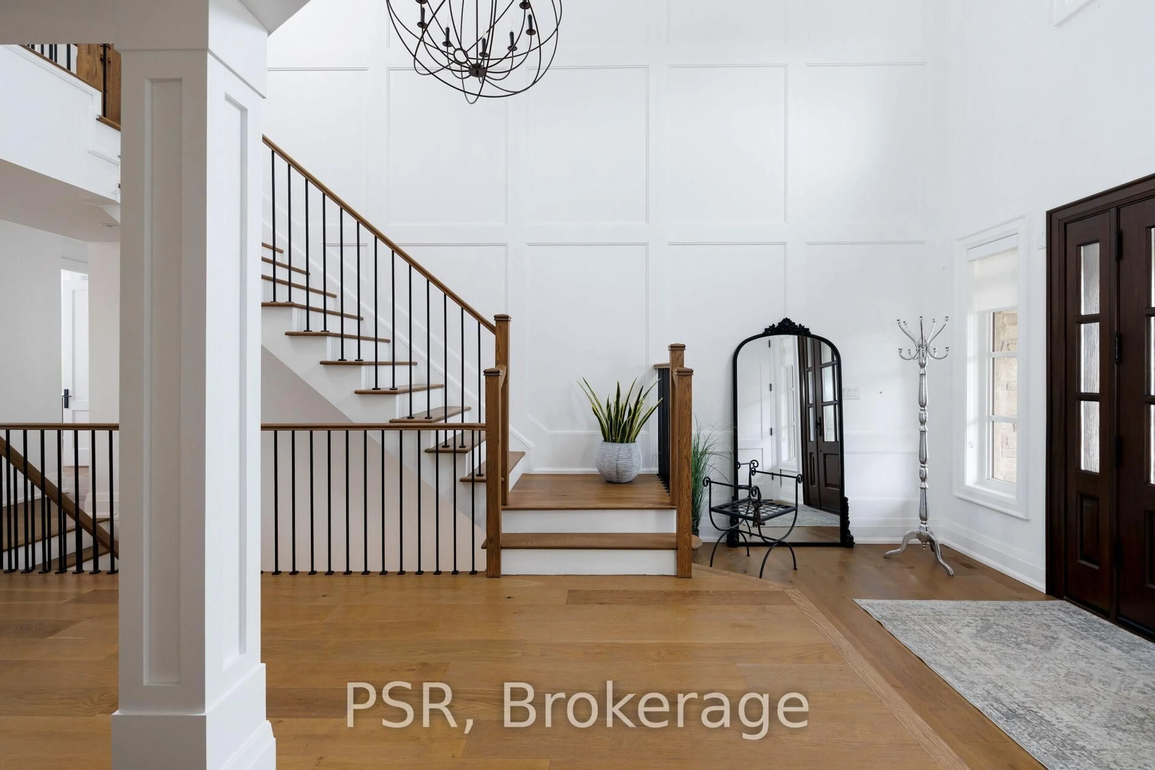 Indoor entryway for 2040 Bingley Cres, Oakville Ontario L6M 0E4