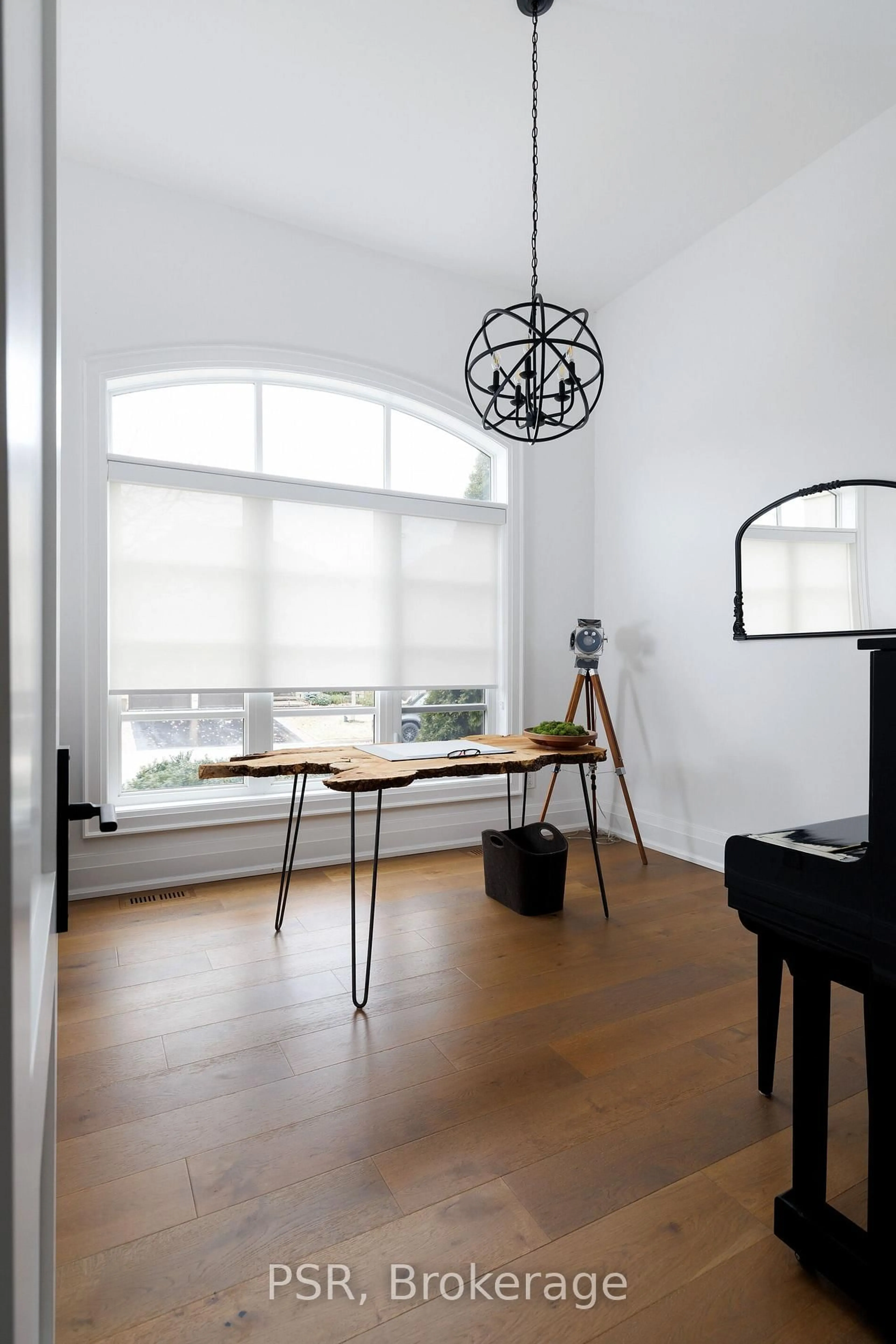 A pic of a room for 2040 Bingley Cres, Oakville Ontario L6M 0E4