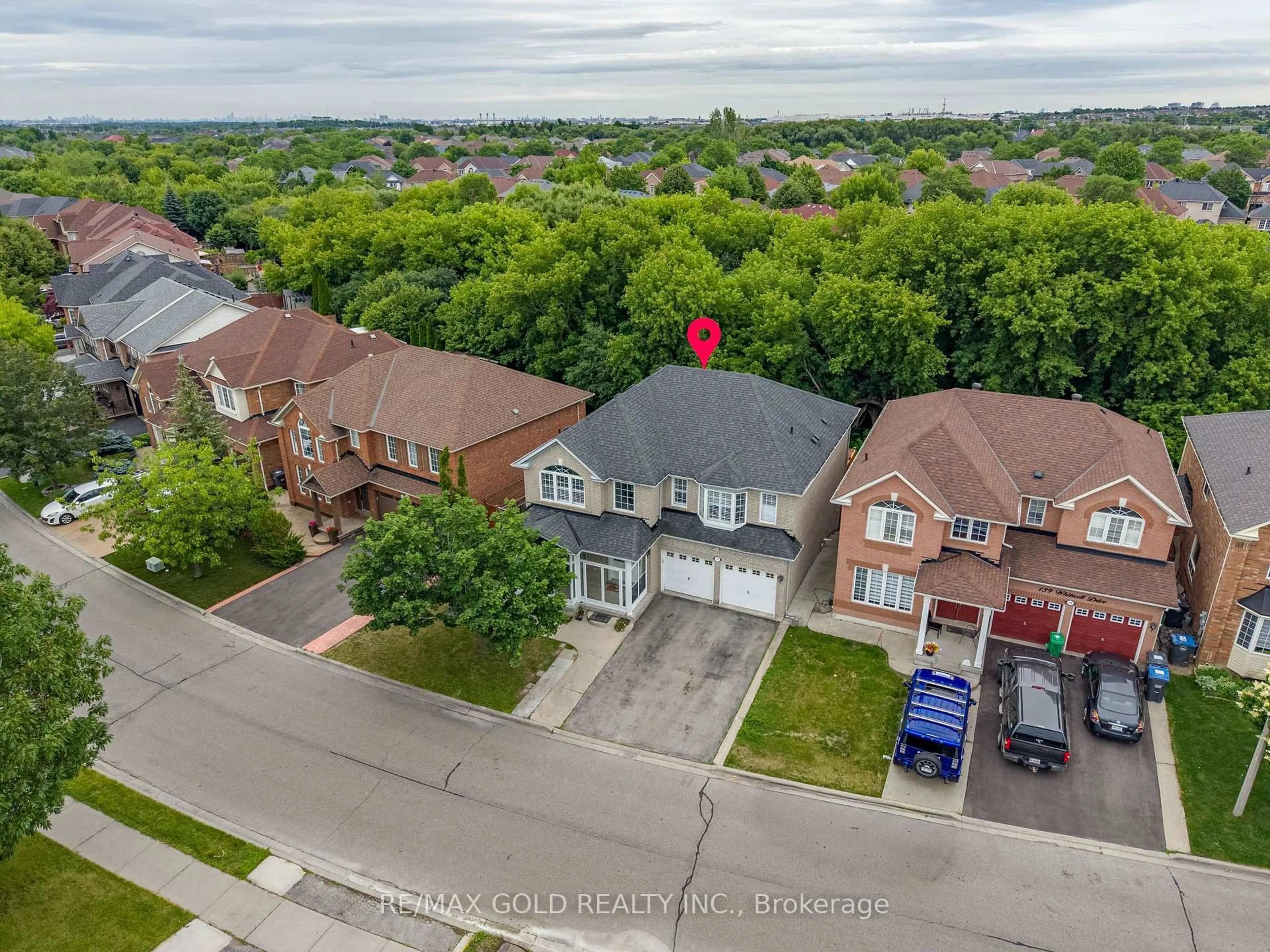 A pic from outside/outdoor area/front of a property/back of a property/a pic from drone, street for 141 Whitwell Dr, Brampton Ontario L6P 1L2