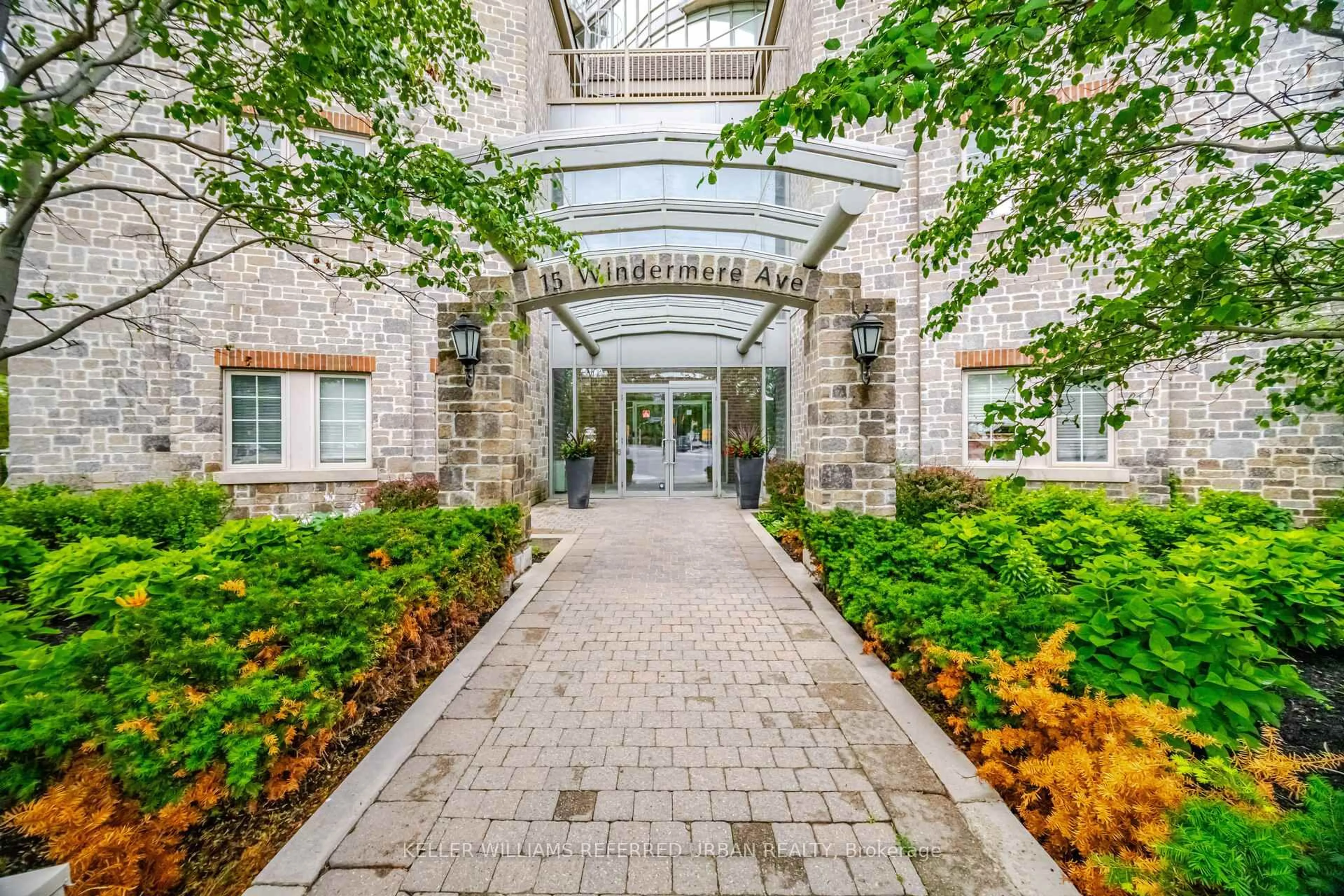 Indoor foyer for 15 Windermere Ave #601, Toronto Ontario M6S 5A2