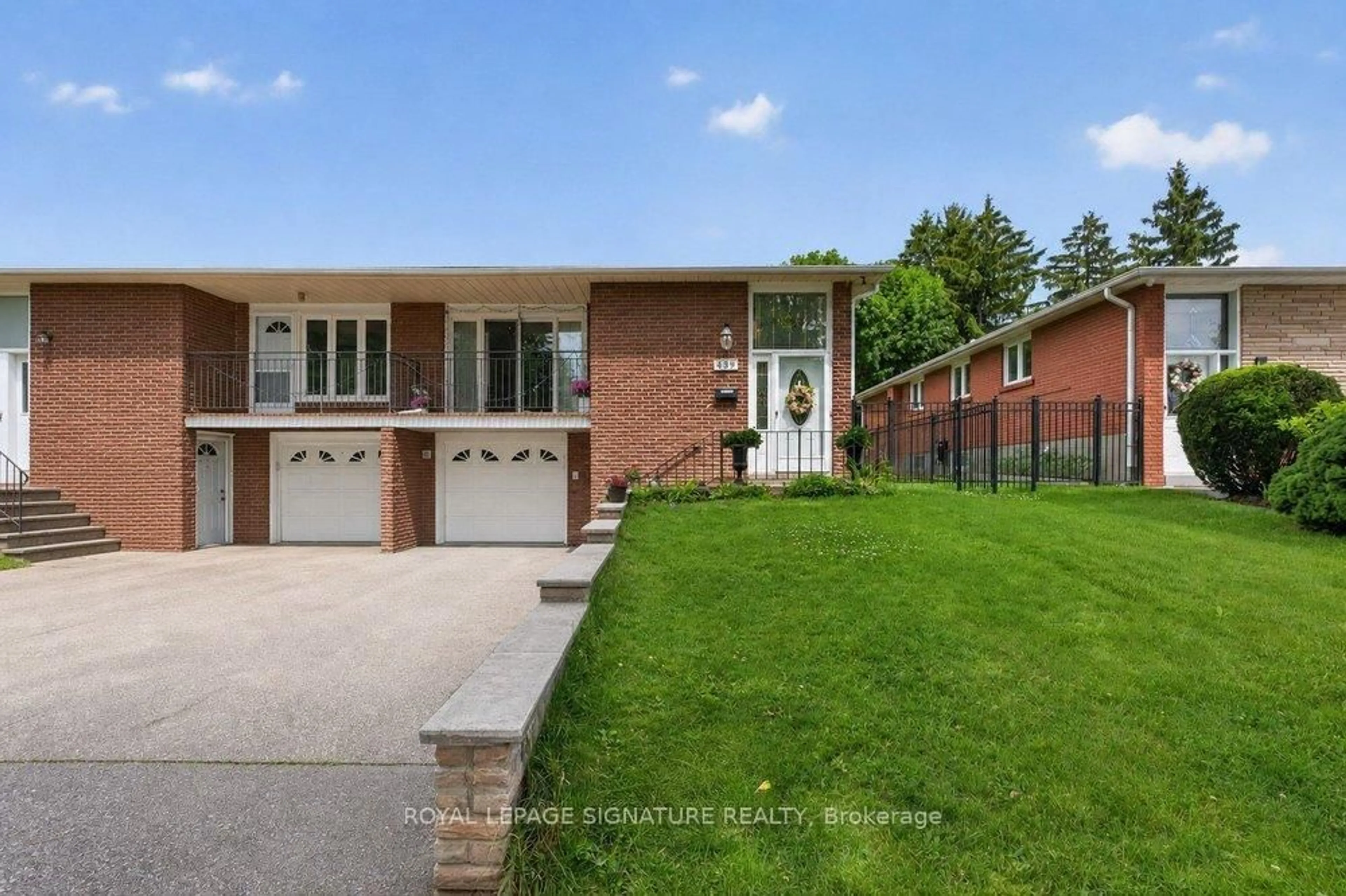 Home with brick exterior material, street for 439 Ginger Dwns, Mississauga Ontario L5A 3A8