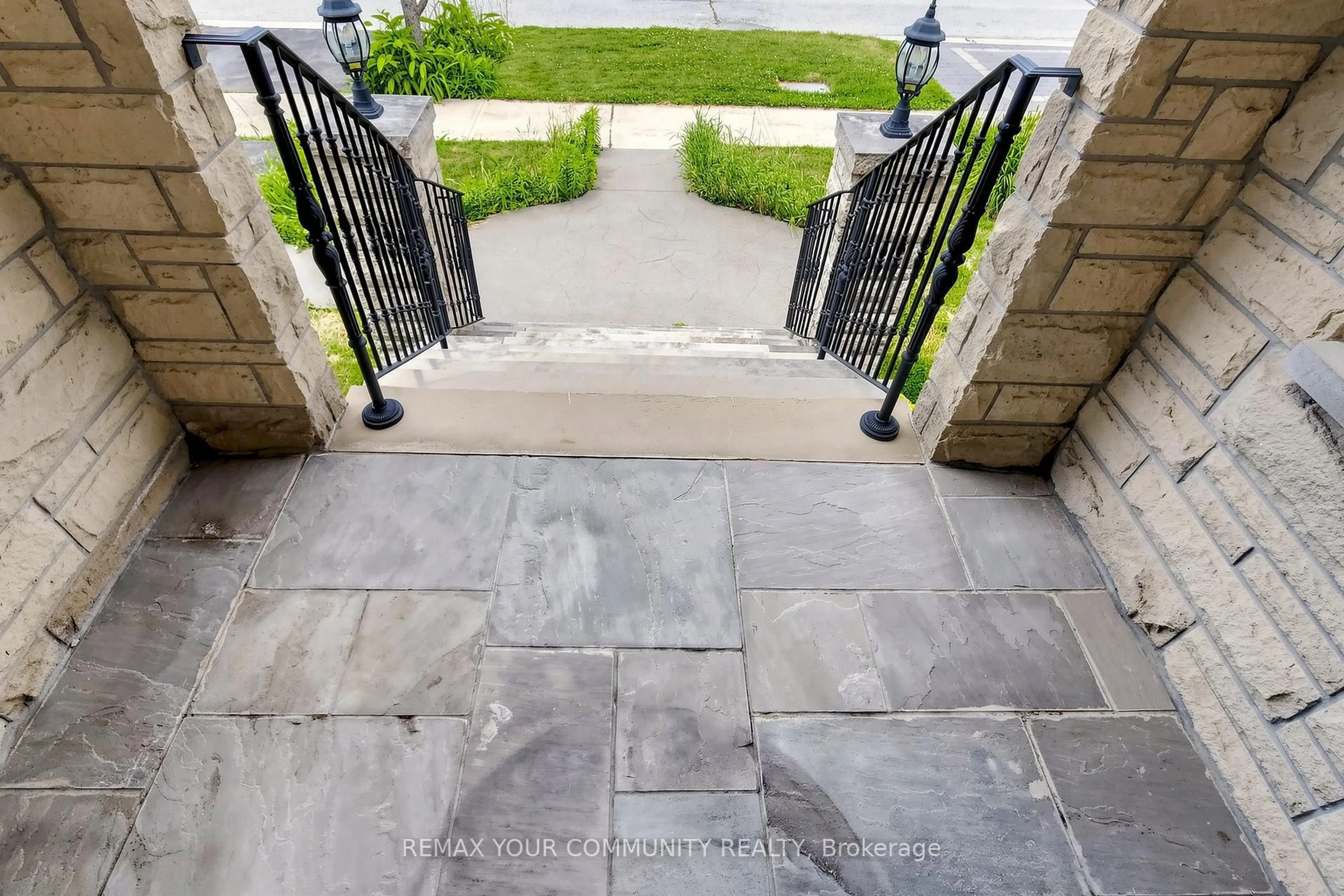 Patio, street for 171 Beta St, Toronto Ontario M8W 4H5